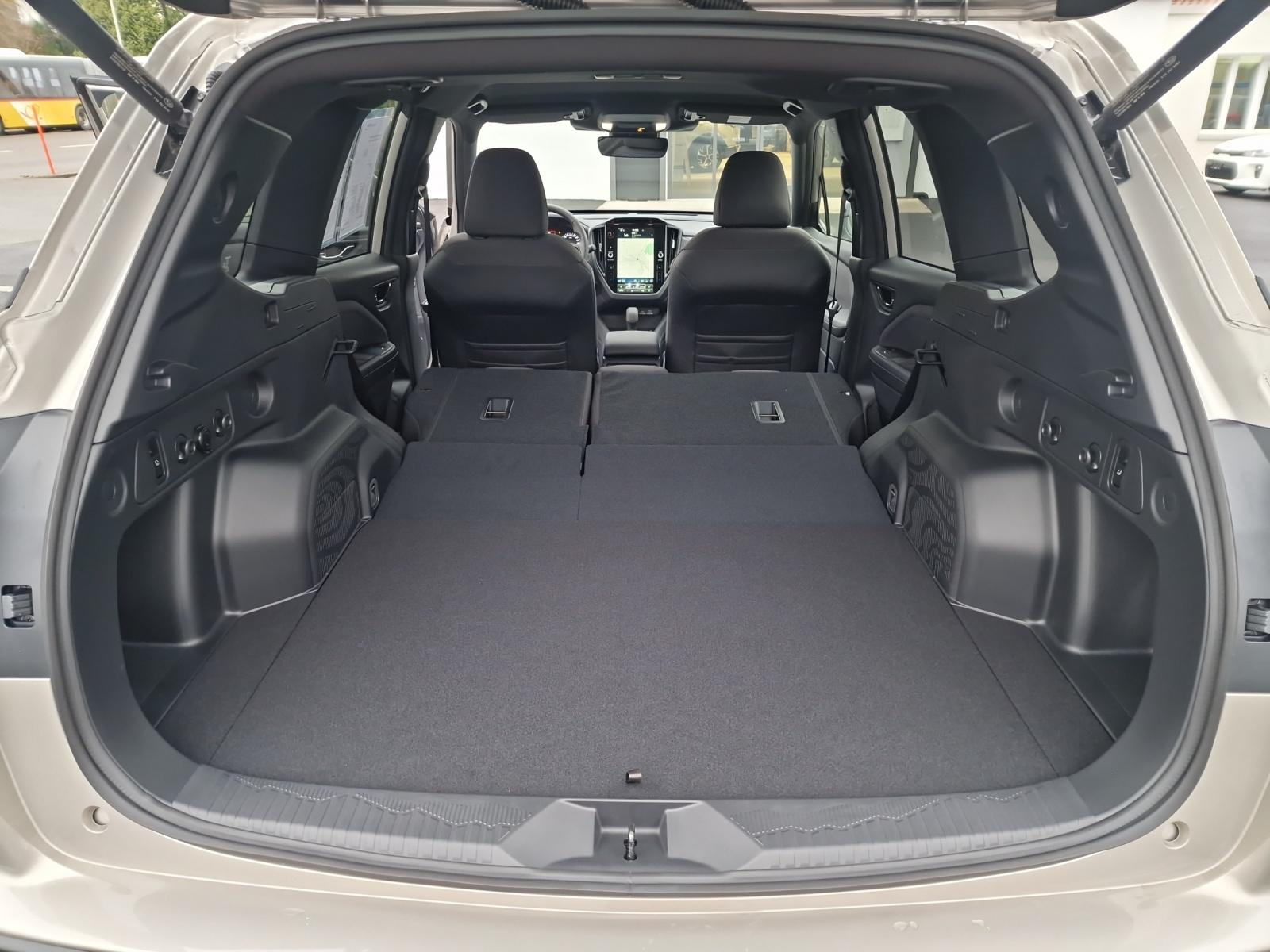 SUBARU Forester Station 2.0i e-Boxer Swiss Plus-image-11