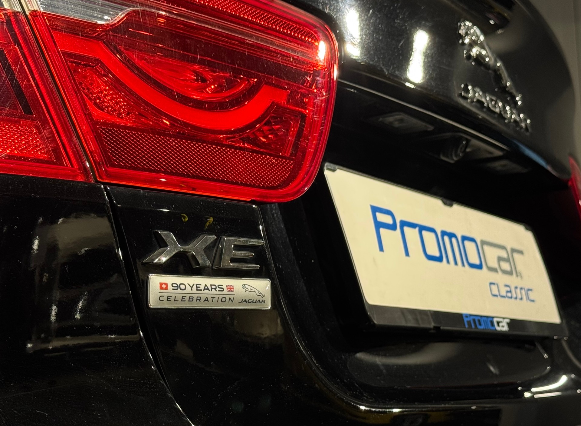 JAGUAR XE 20d AWD R-Sport 90 Years Celebration-image-24