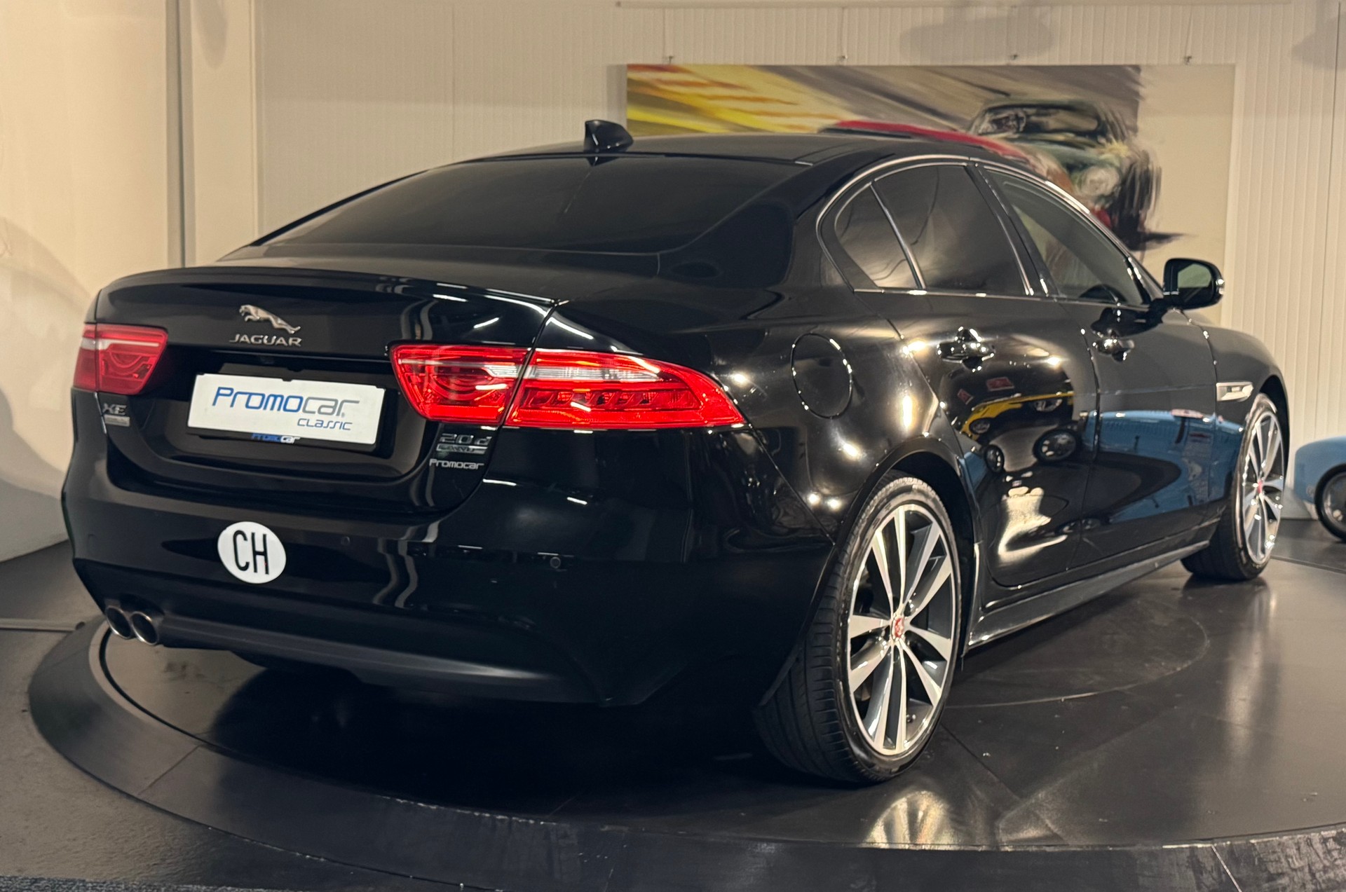 JAGUAR XE 20d AWD R-Sport 90 Years Celebration-image-4