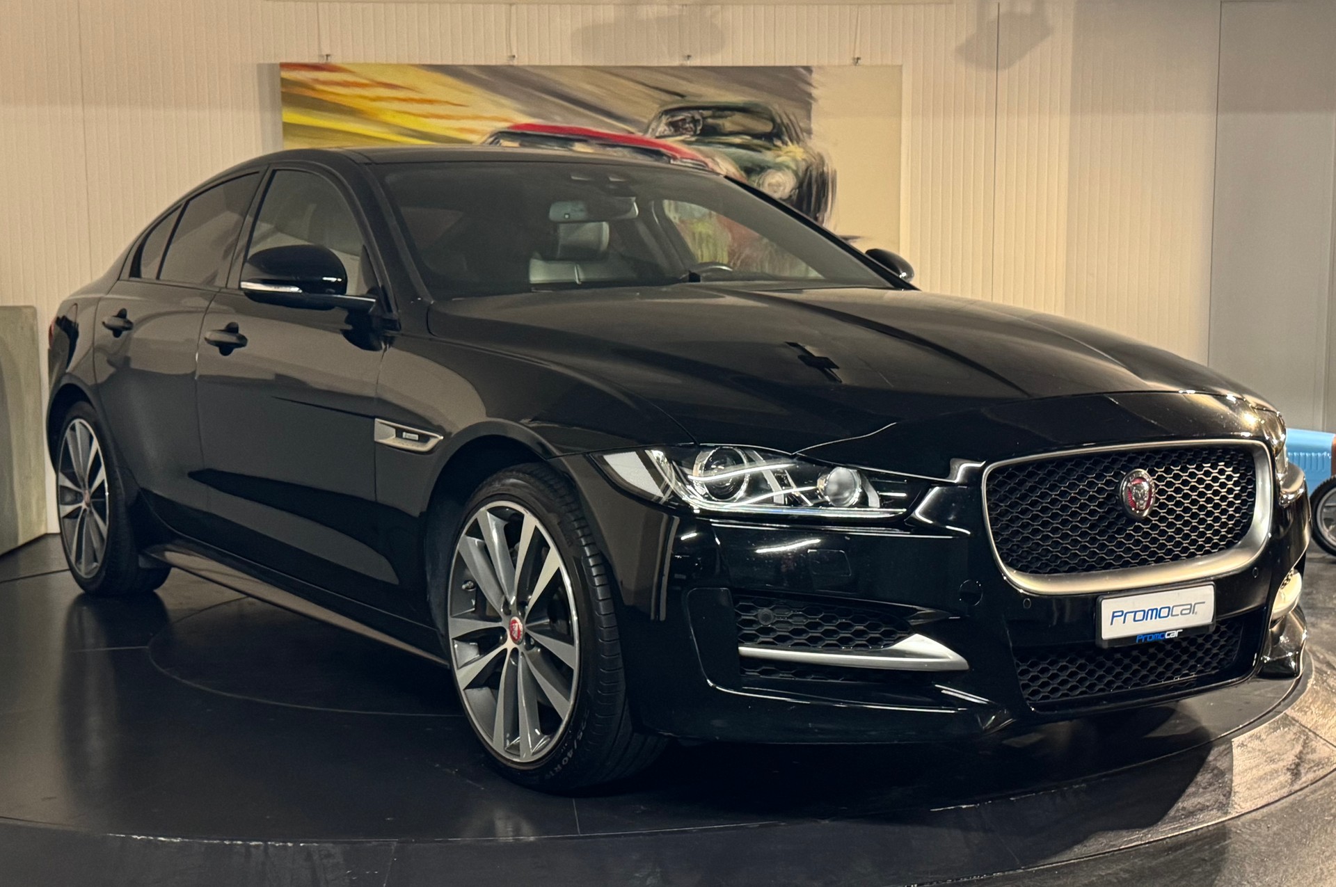 JAGUAR XE 20d AWD R-Sport 90 Years Celebration-image-6