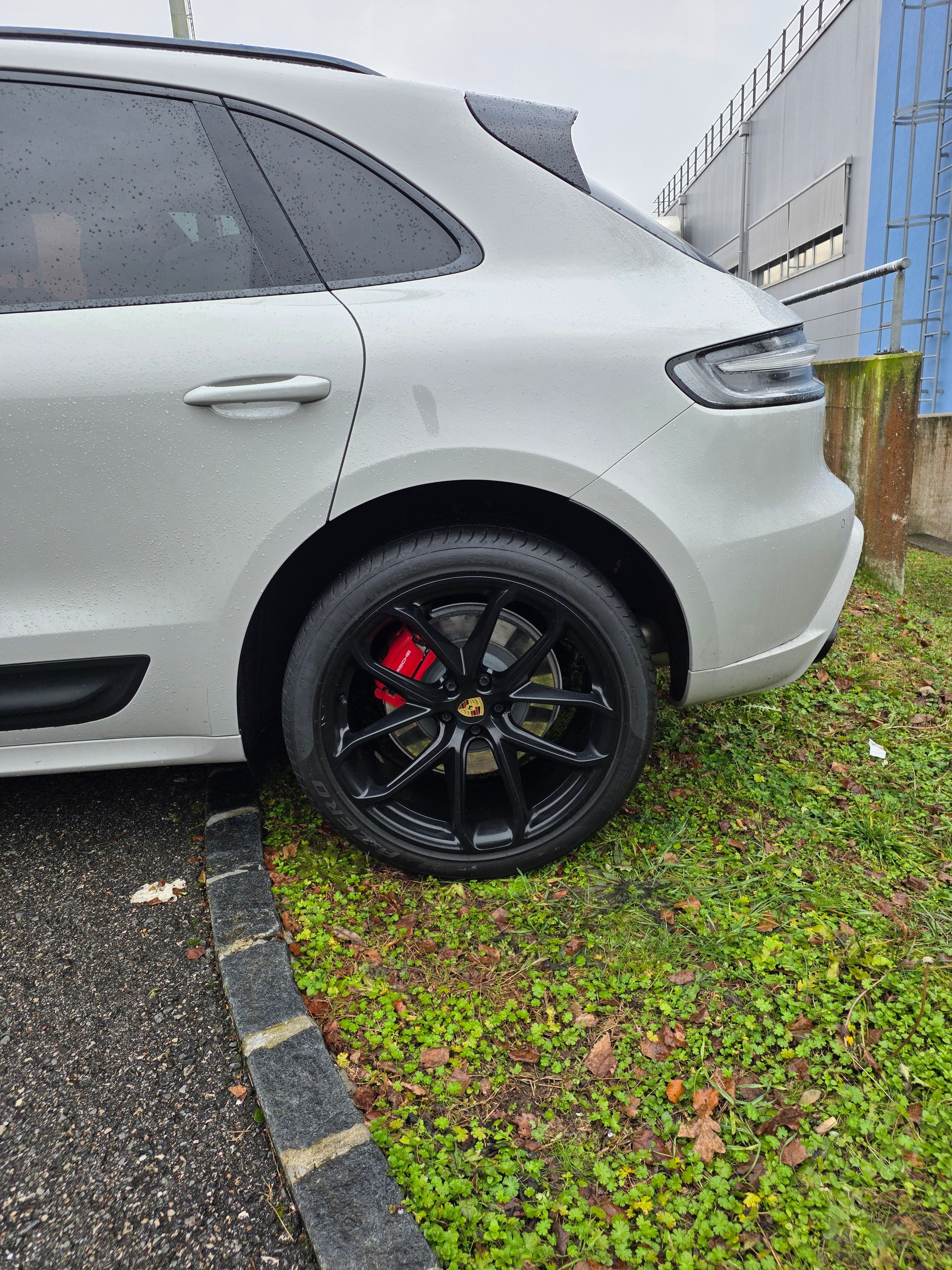 PORSCHE gts-image-4