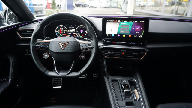 CUPRA LEON ST 1.4 e-HYBRID DSG-image-10