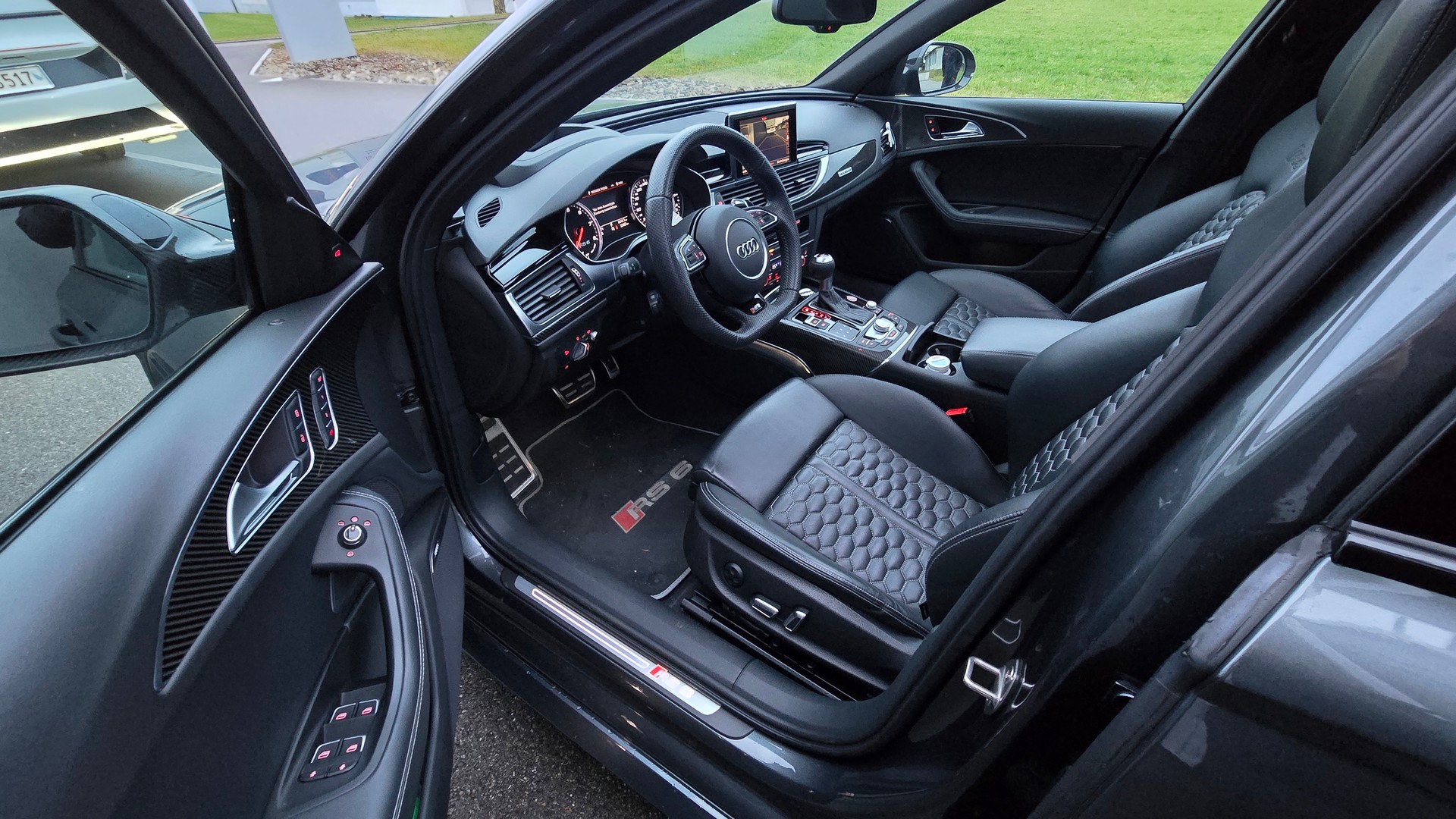 AUDI RS6 Avant 4.0 TFSI V8 quattro Tiptronic-image-12