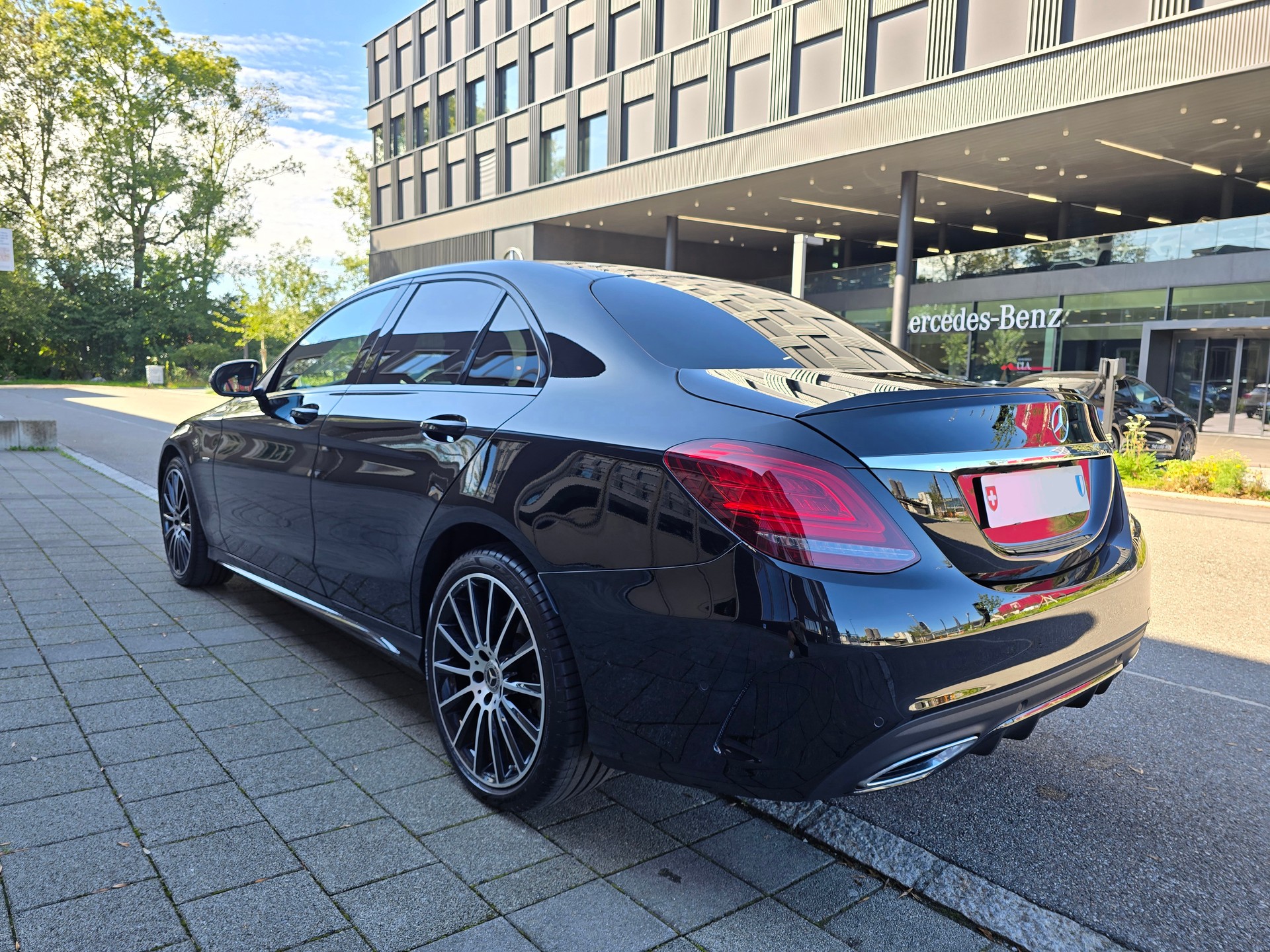 MERCEDES-BENZ C 200 Swiss Star AMG Line 4Matic 9G-Tronic-image-3