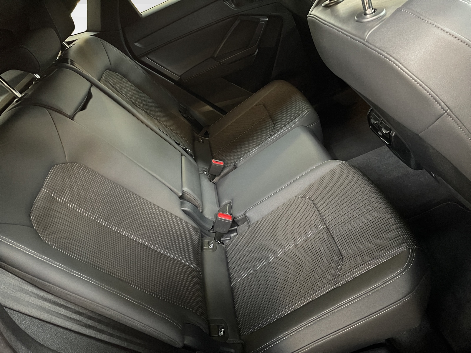 AUDI Q3 Sportback 40 TDI S line quattro-image-9