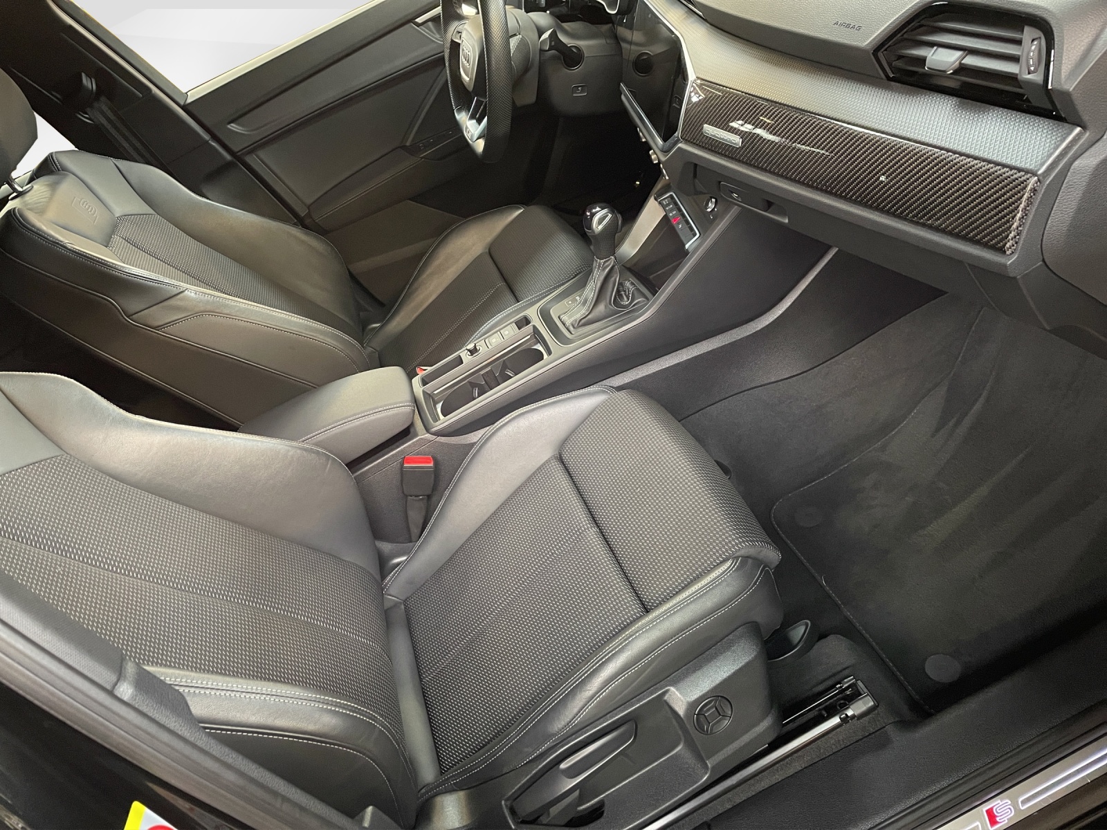 AUDI Q3 Sportback 40 TDI S line quattro-image-8