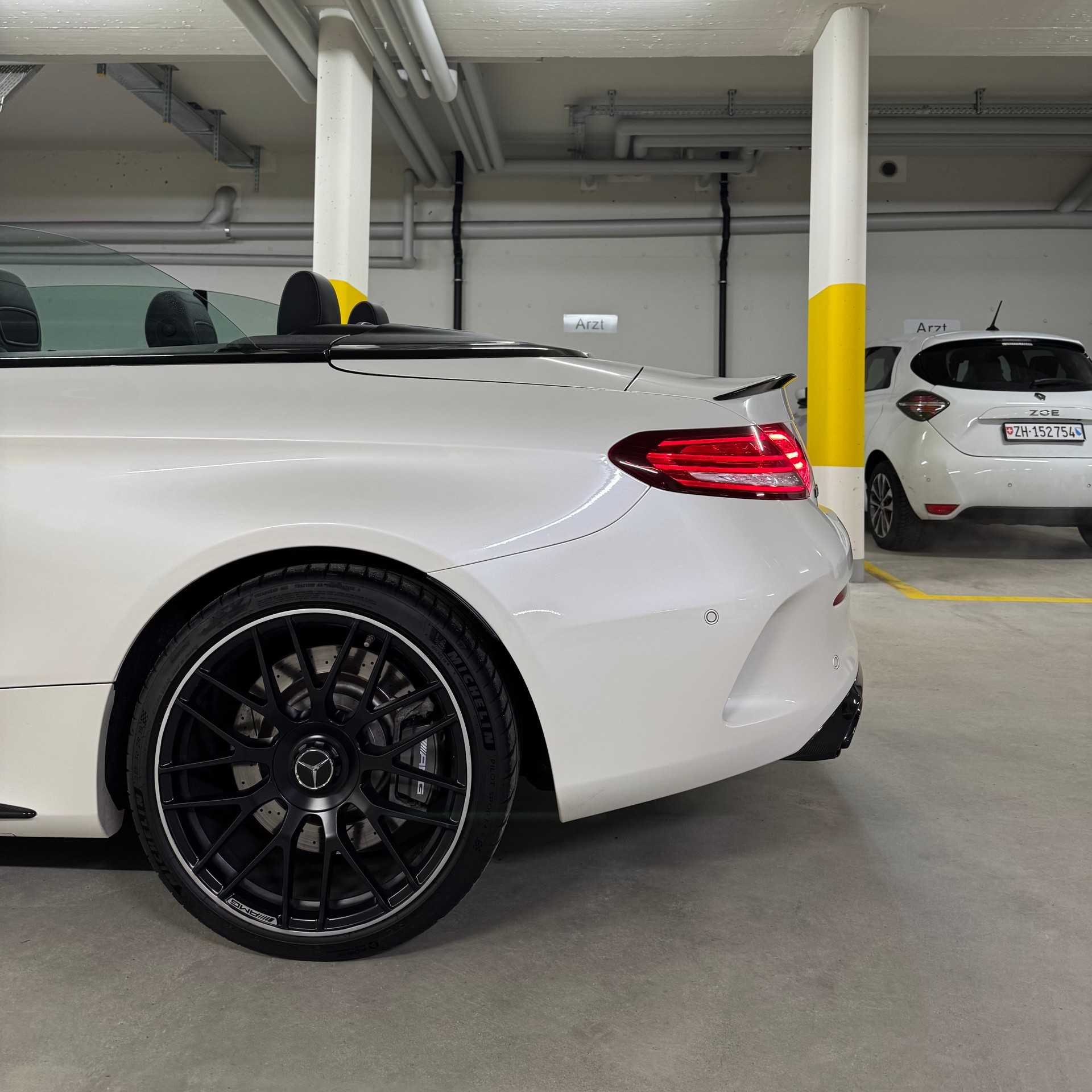 MERCEDES-BENZ C 63 Cabriolet AMG Speedshift-image-2