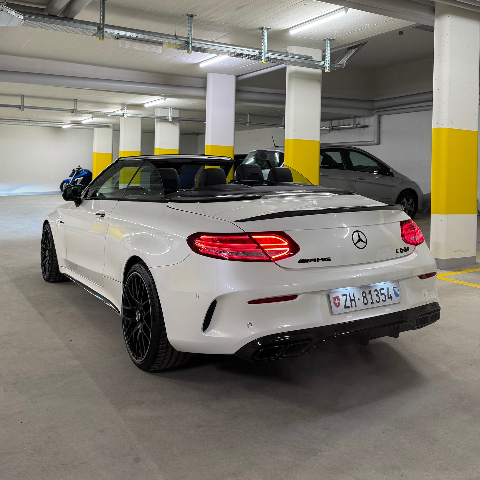 MERCEDES-BENZ C 63 Cabriolet AMG Speedshift-image-1