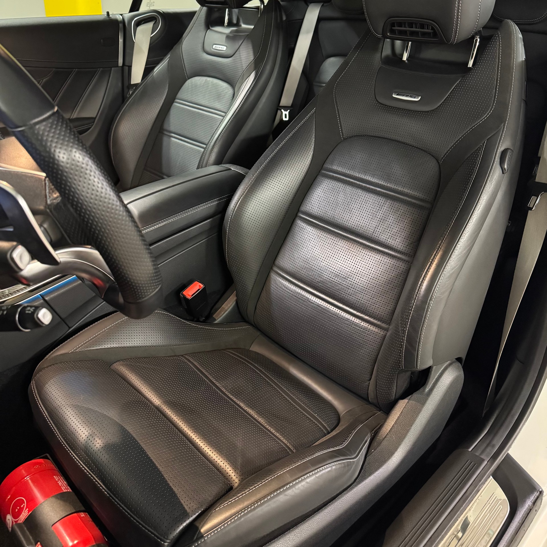 MERCEDES-BENZ C 63 Cabriolet AMG Speedshift-image-18