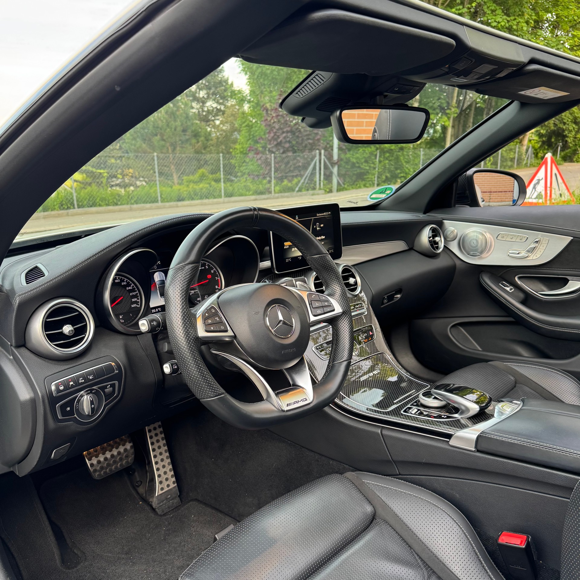 MERCEDES-BENZ C 63 Cabriolet AMG Speedshift-image-11