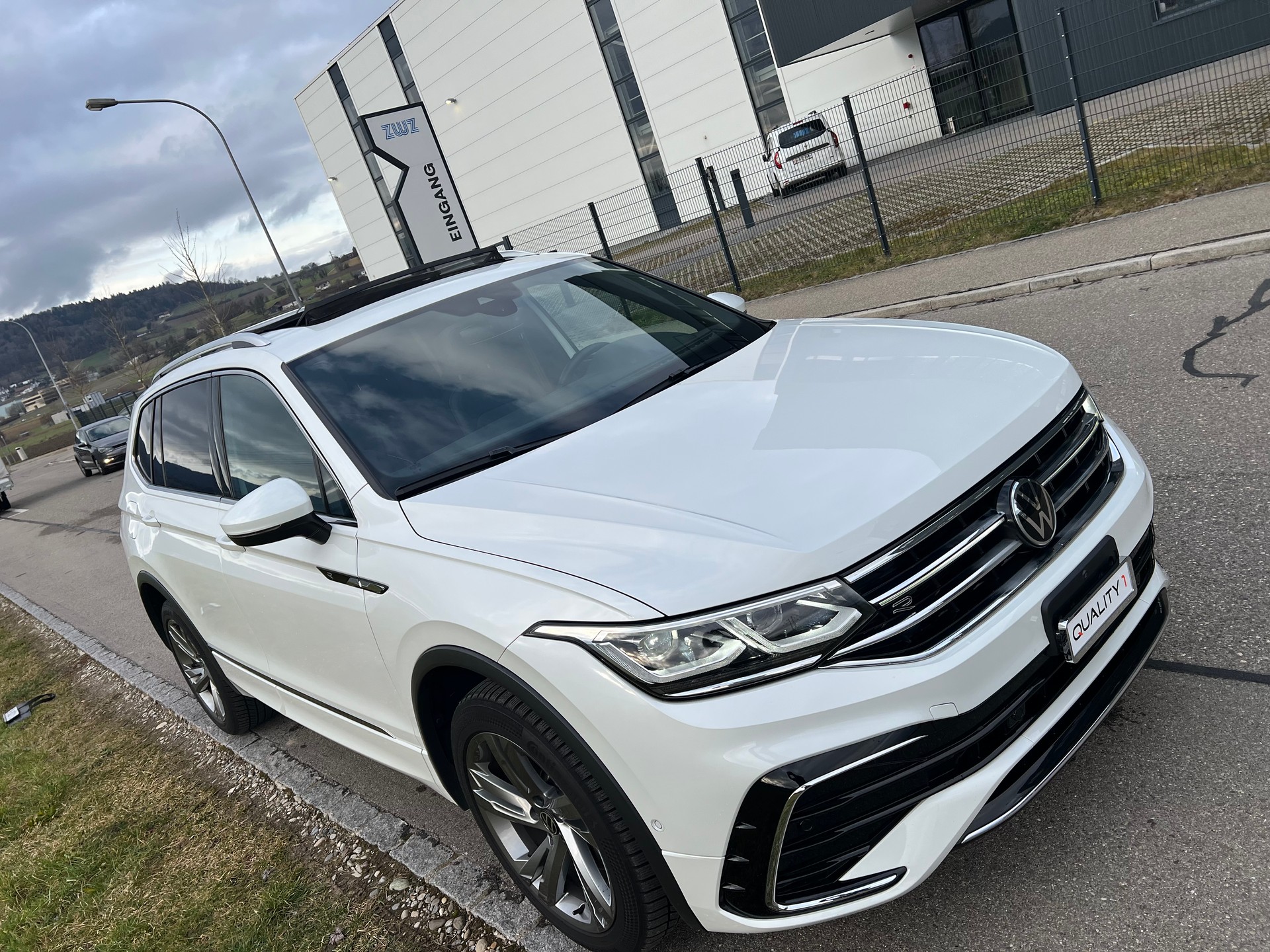 VW Tiguan Allspace 2.0TSI R-Line 4Motion DSG-image-5