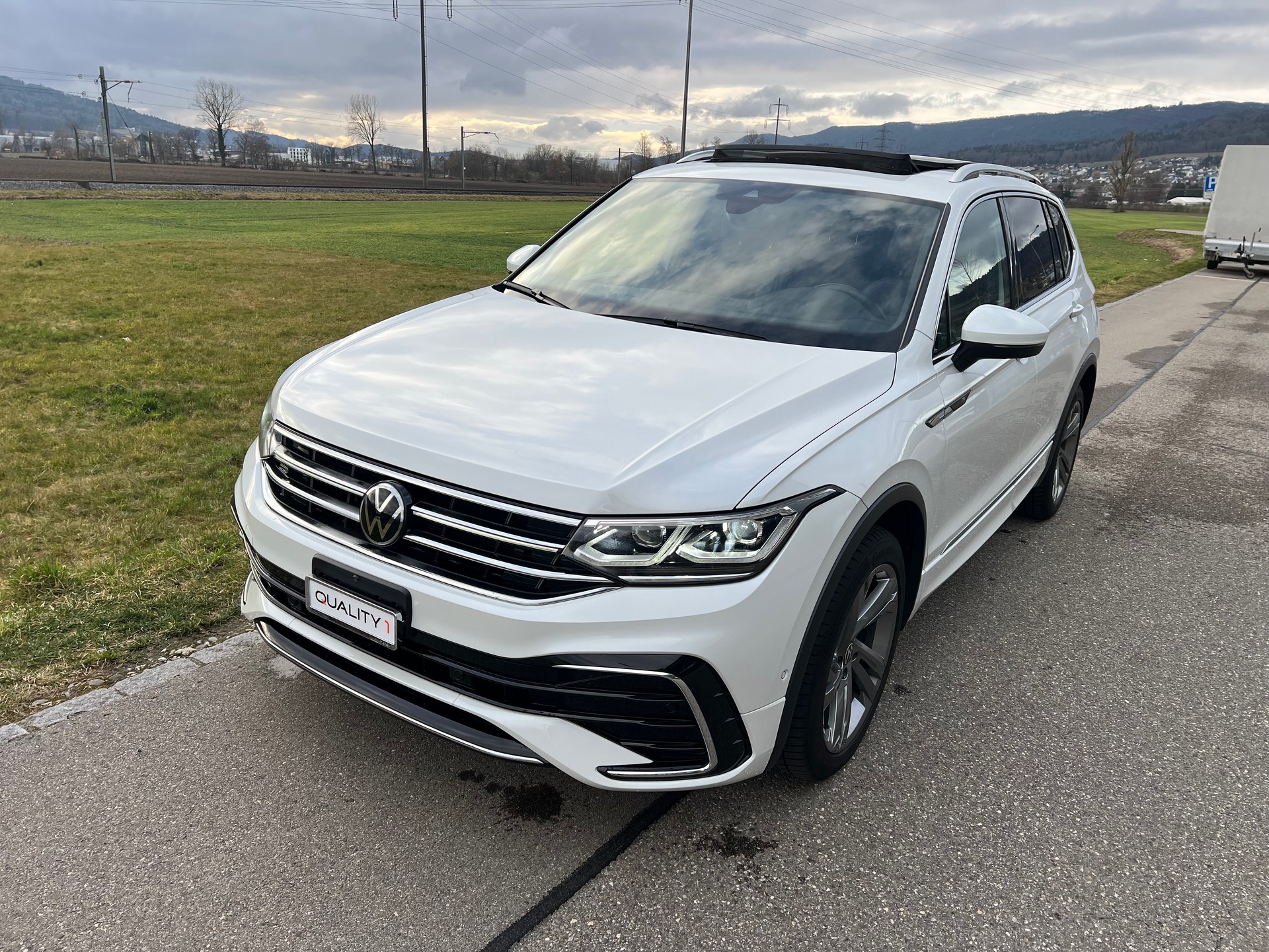 VW Tiguan Allspace 2.0TSI R-Line 4Motion DSG-image-2