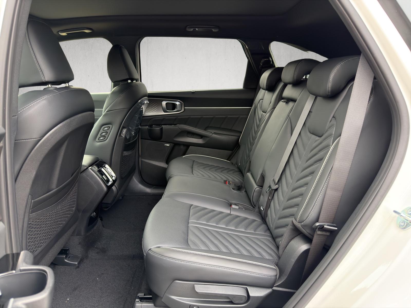 KIA Sorento 1.6 T-GDi Hybrid Style 7P-image-11