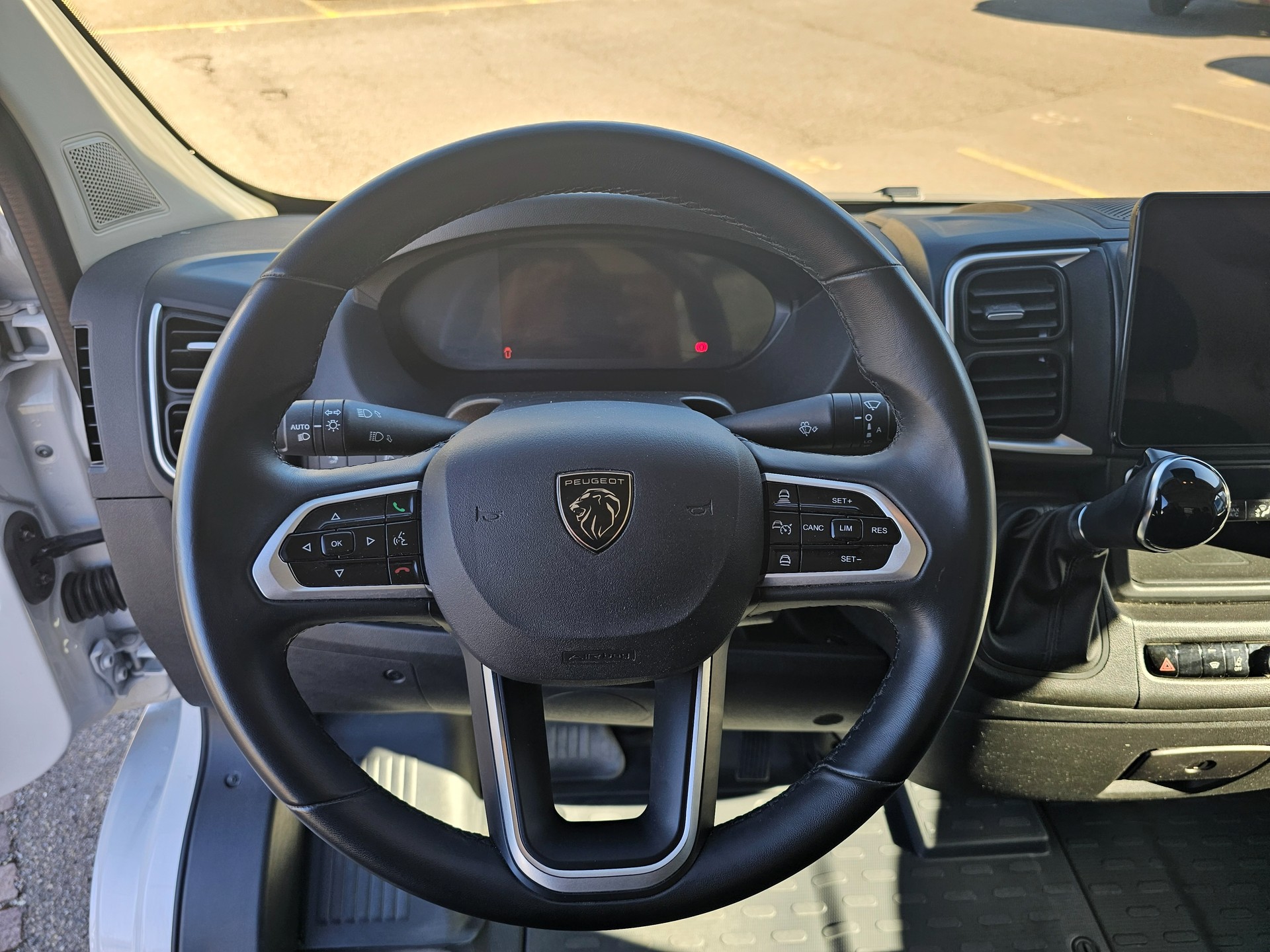 PEUGEOT Boxer 2.2 HDI 335 L2H2 verglast EAT8-image-8