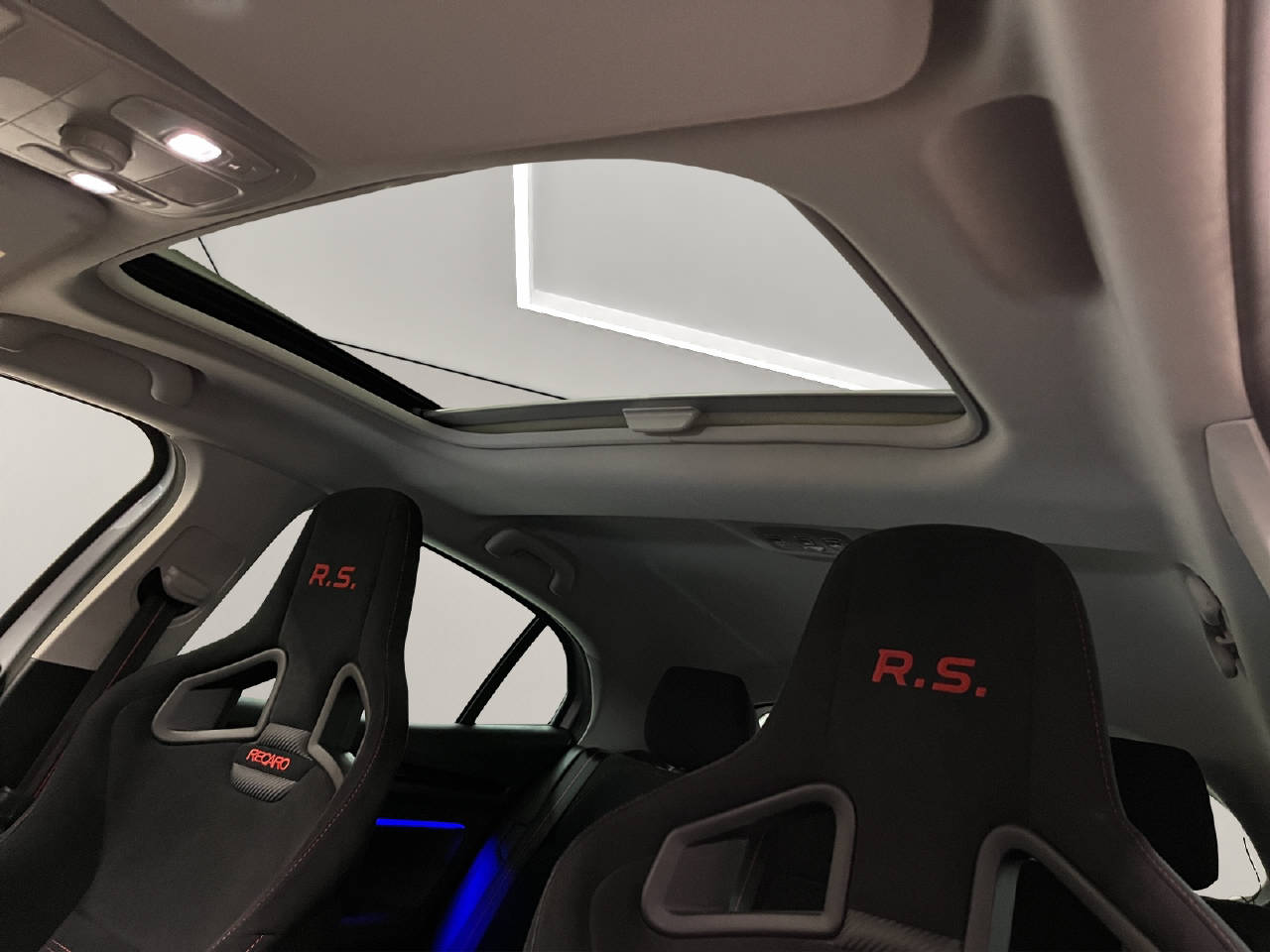 RENAULT Mégane Sport 1.8 T 300 Trophy-image-12