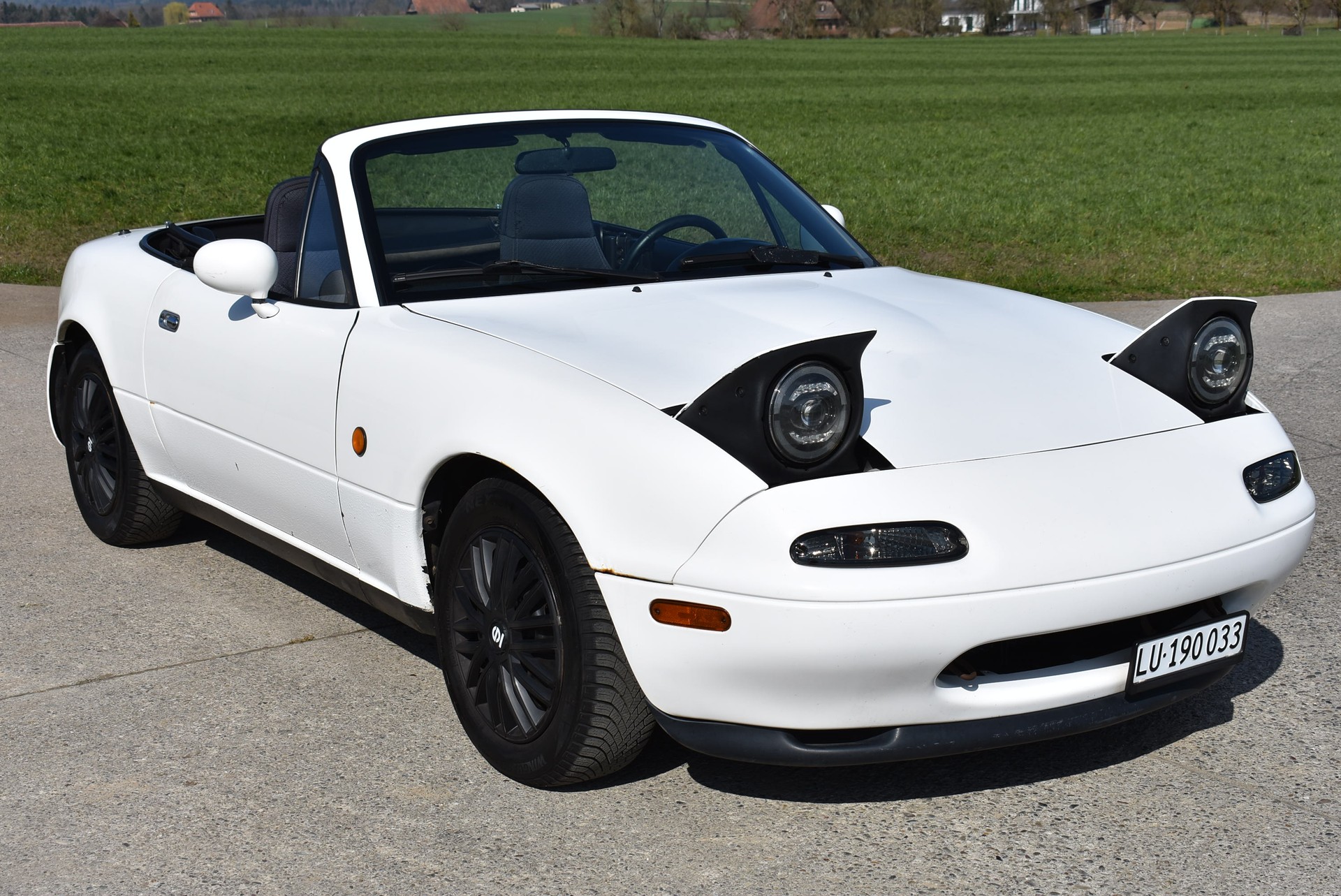 MAZDA MX-5 1.6i-16-image-2