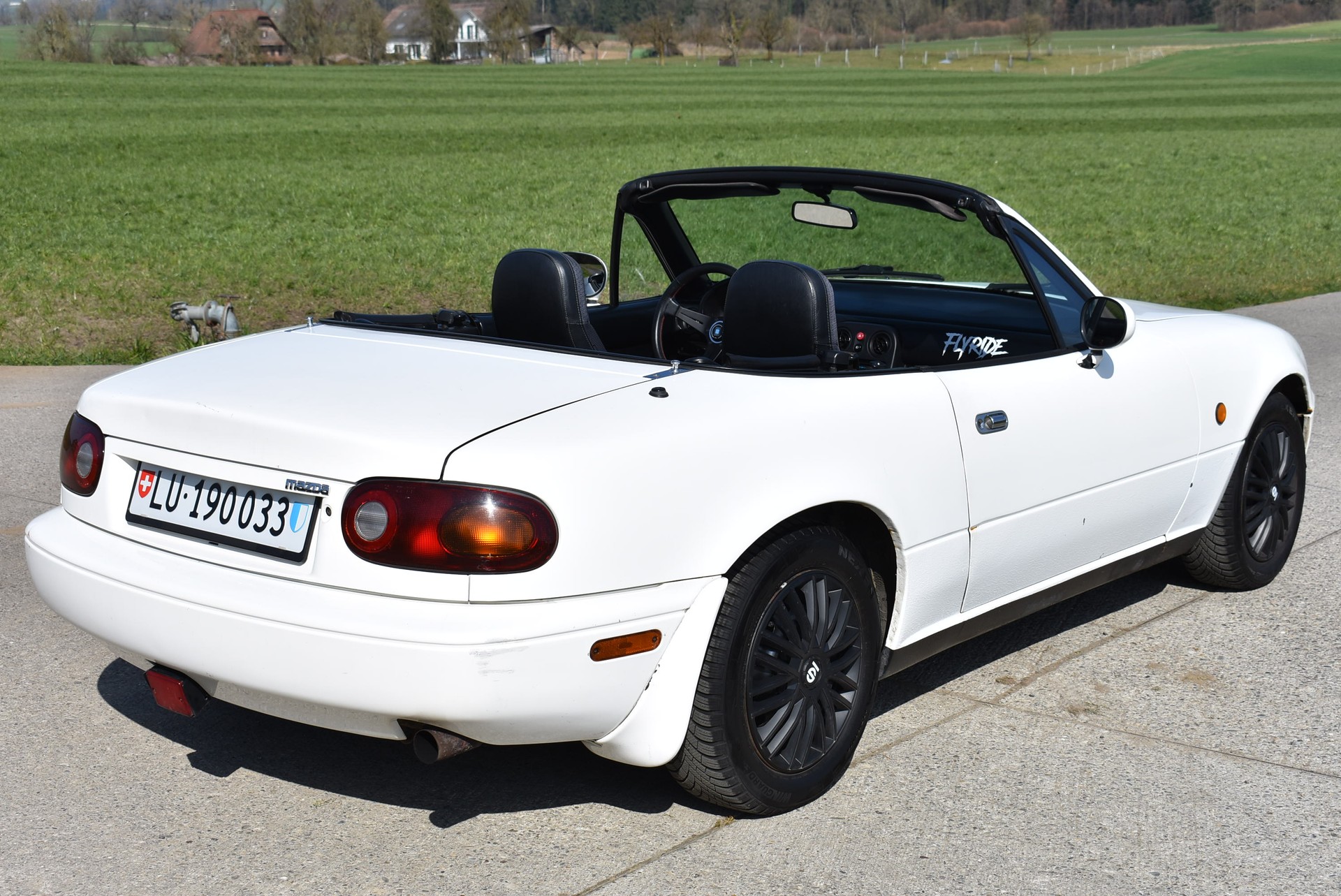 MAZDA MX-5 1.6i-16-image-10