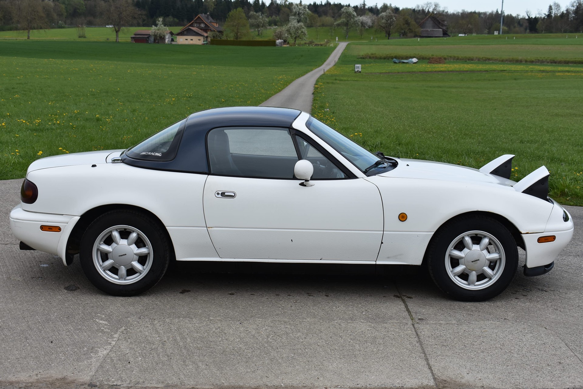 MAZDA MX-5 1.6i-16-image-1