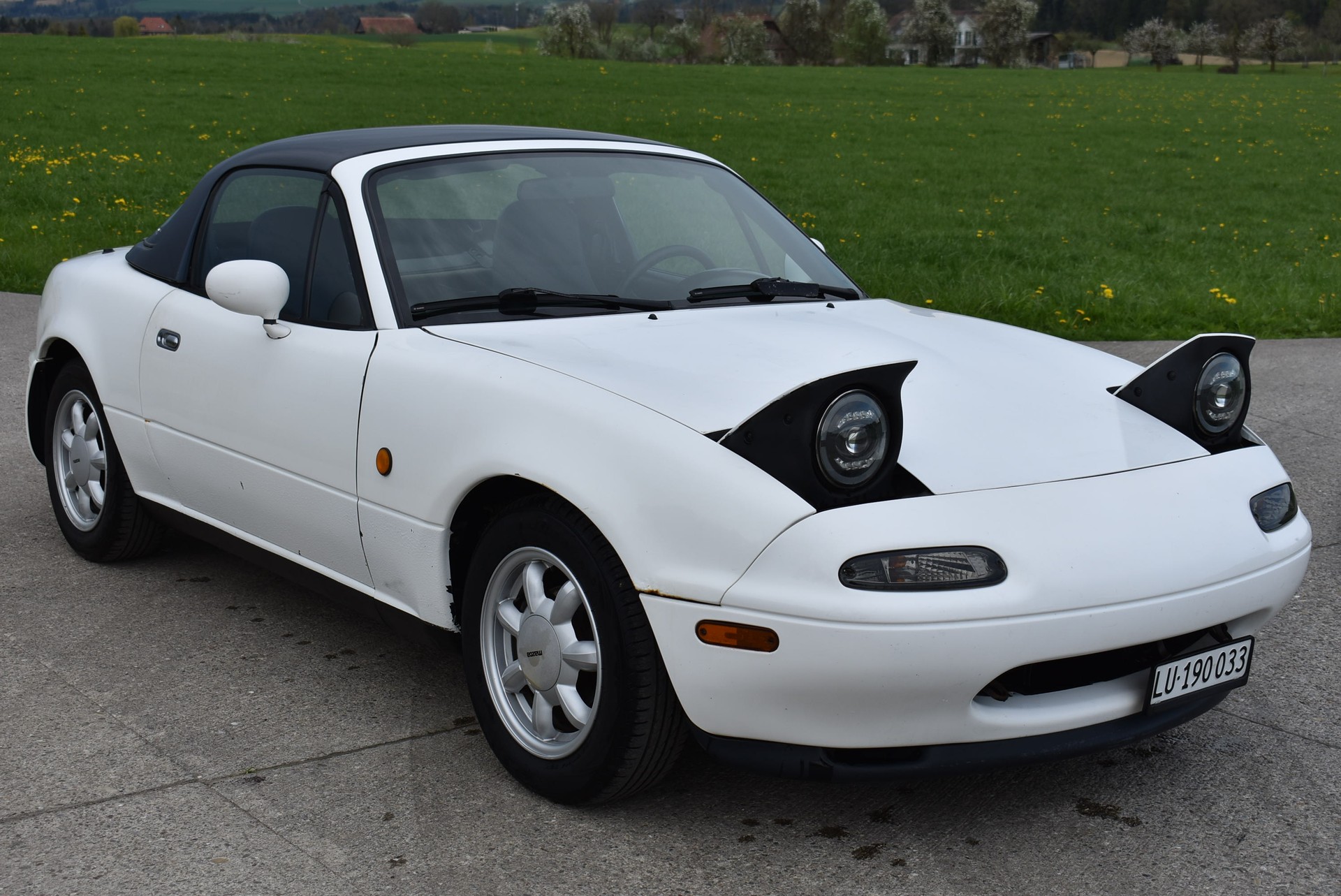 MAZDA MX-5 1.6i-16-image-0