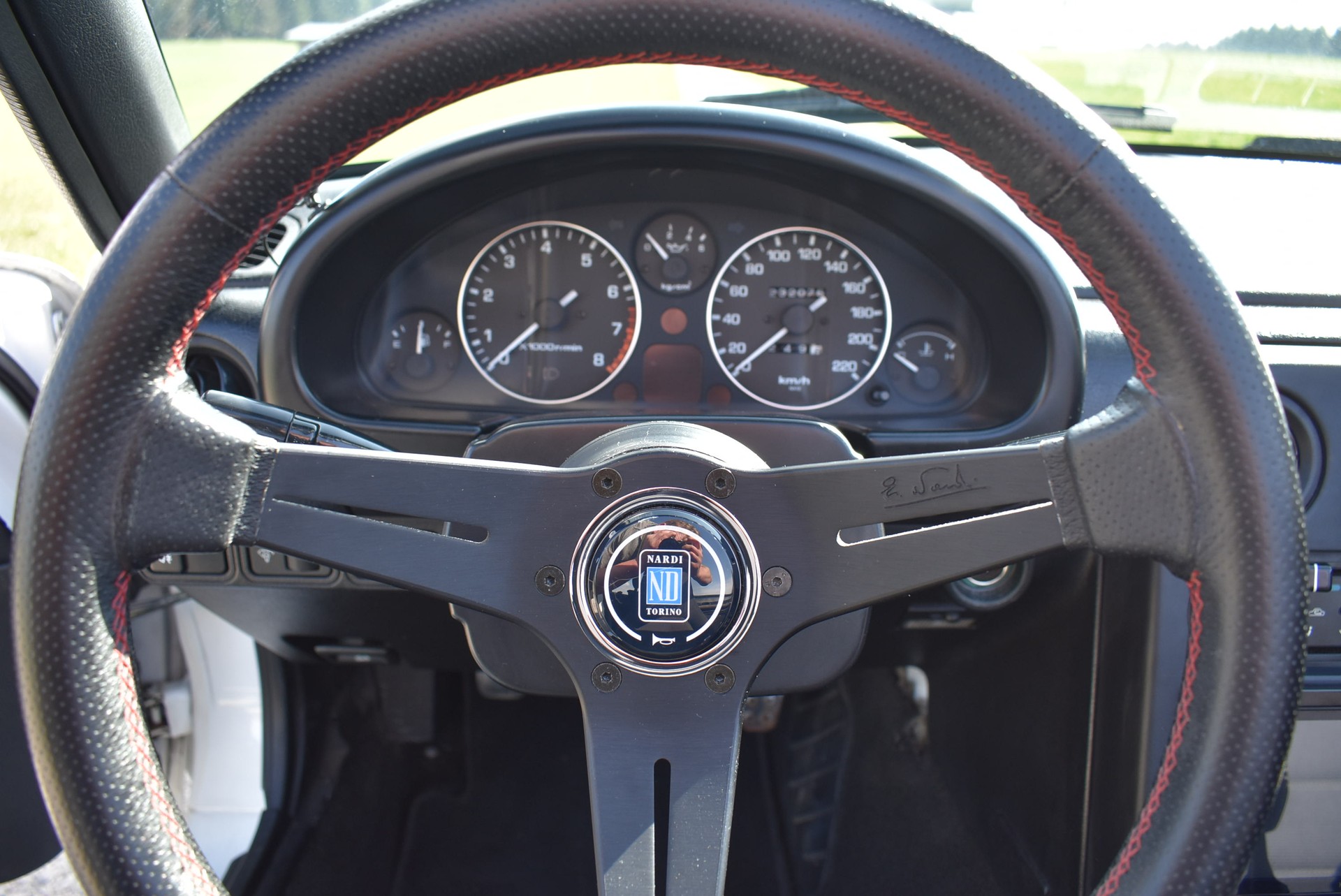 MAZDA MX-5 1.6i-16-image-14