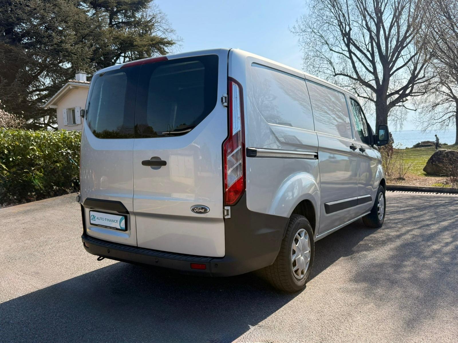 FORD Transit Custom Van 290 L1H1 Ambiente-image-6