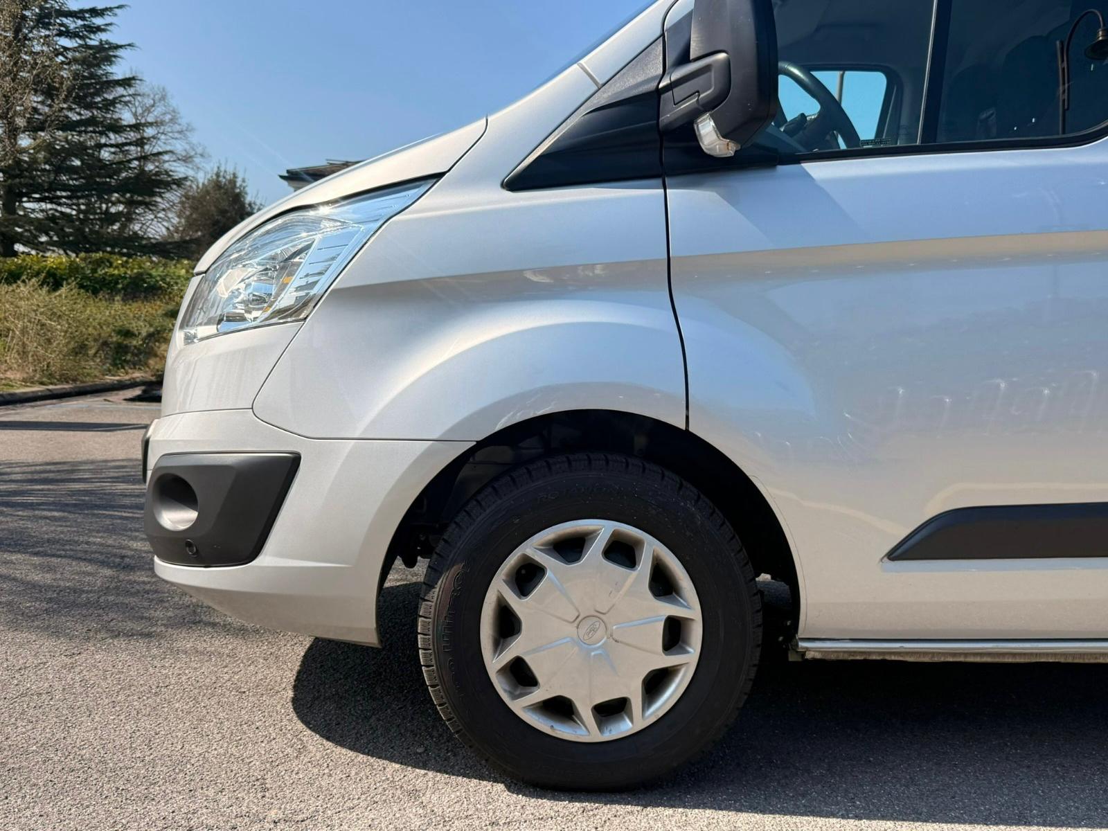 FORD Transit Custom Van 290 L1H1 Ambiente-image-3