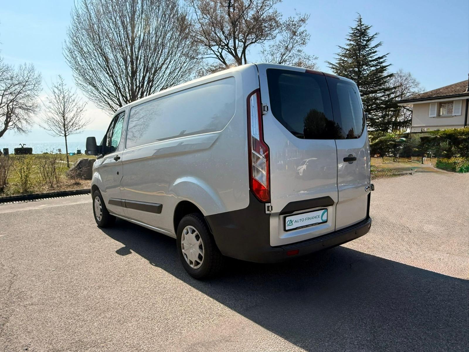 FORD Transit Custom Van 290 L1H1 Ambiente-image-4