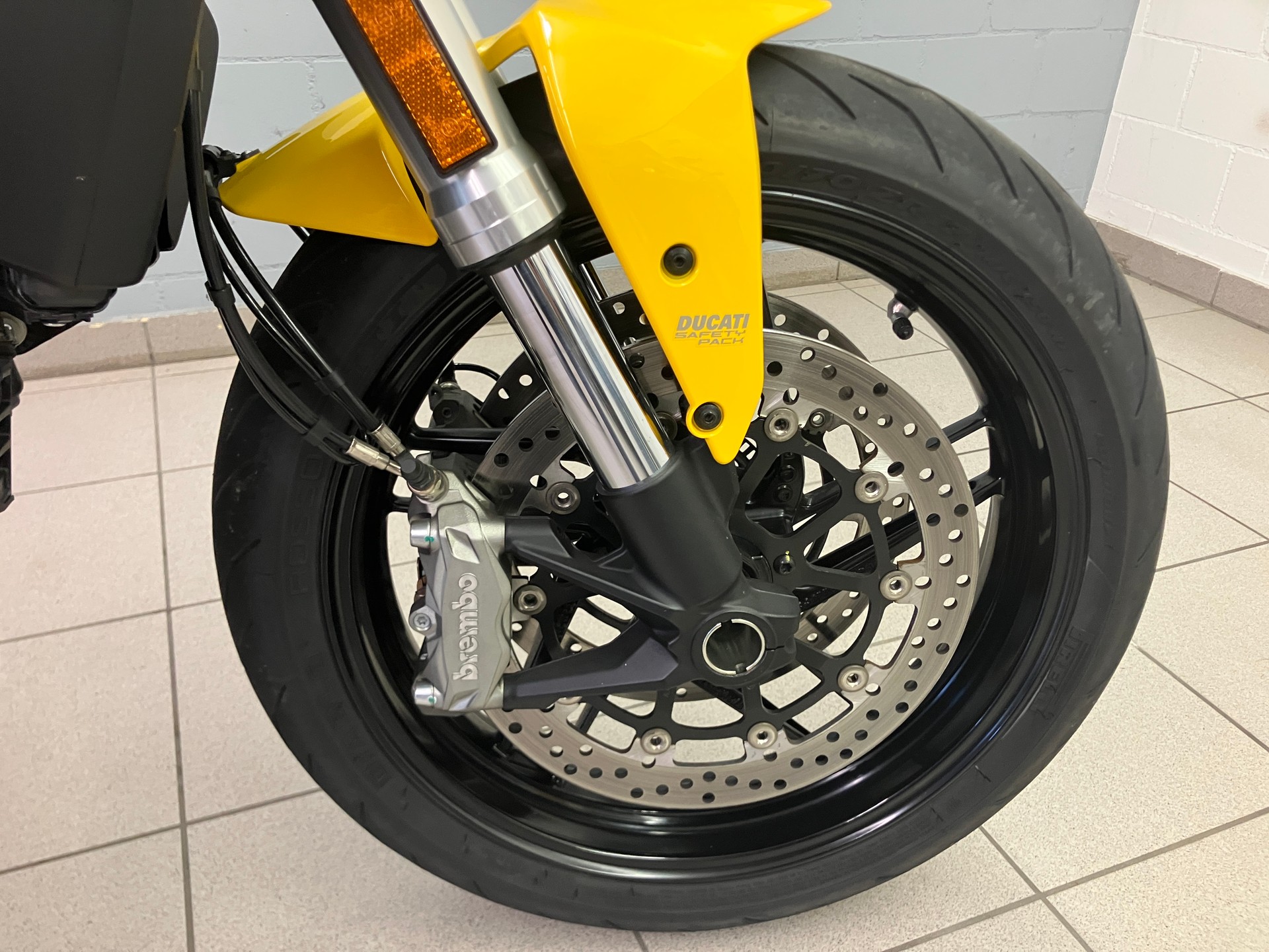 DUCATI Monster 821-image-4