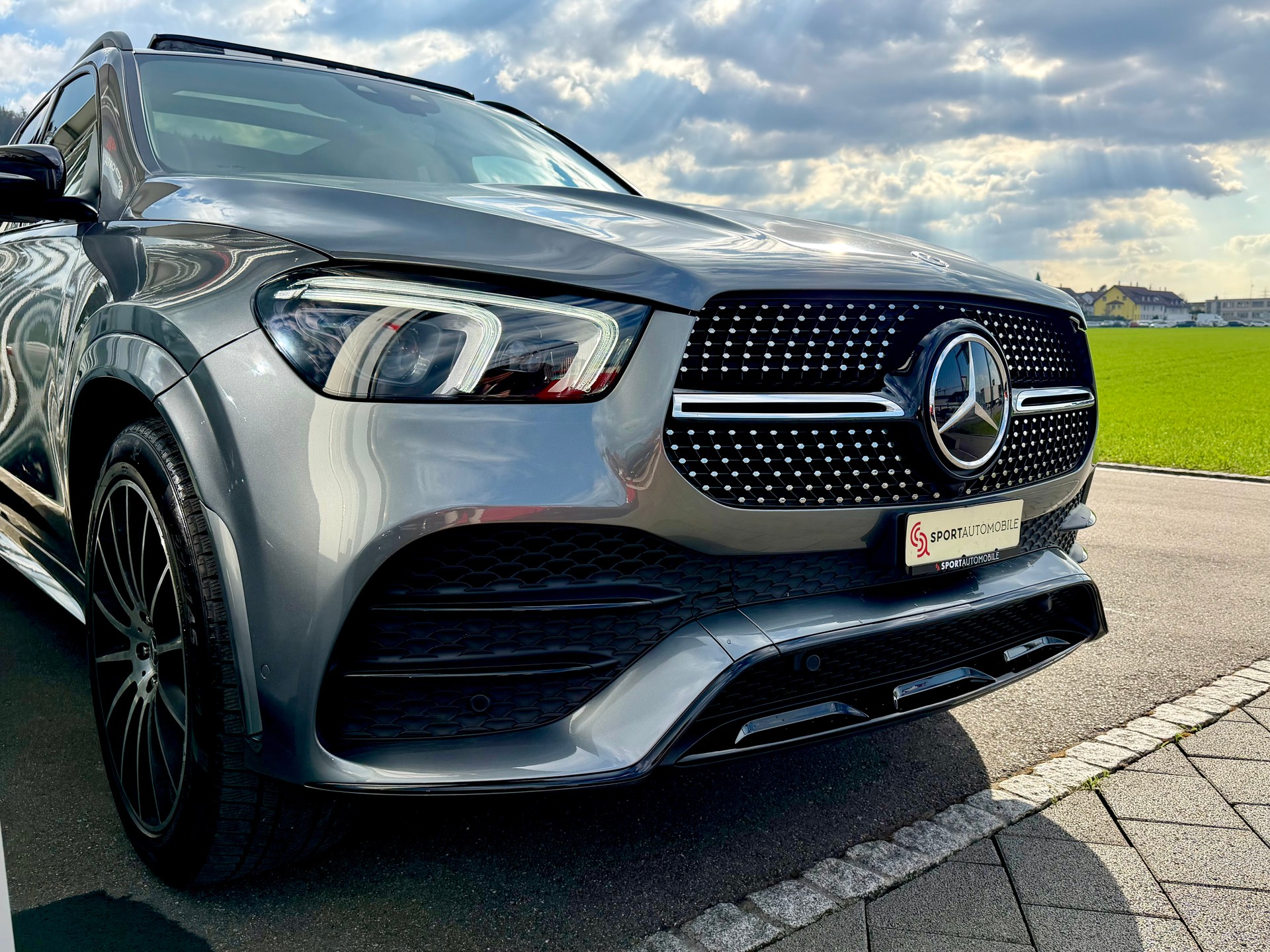 MERCEDES-BENZ GLE 300 d 4Matic AMG Line 9G-Tronic-image-4