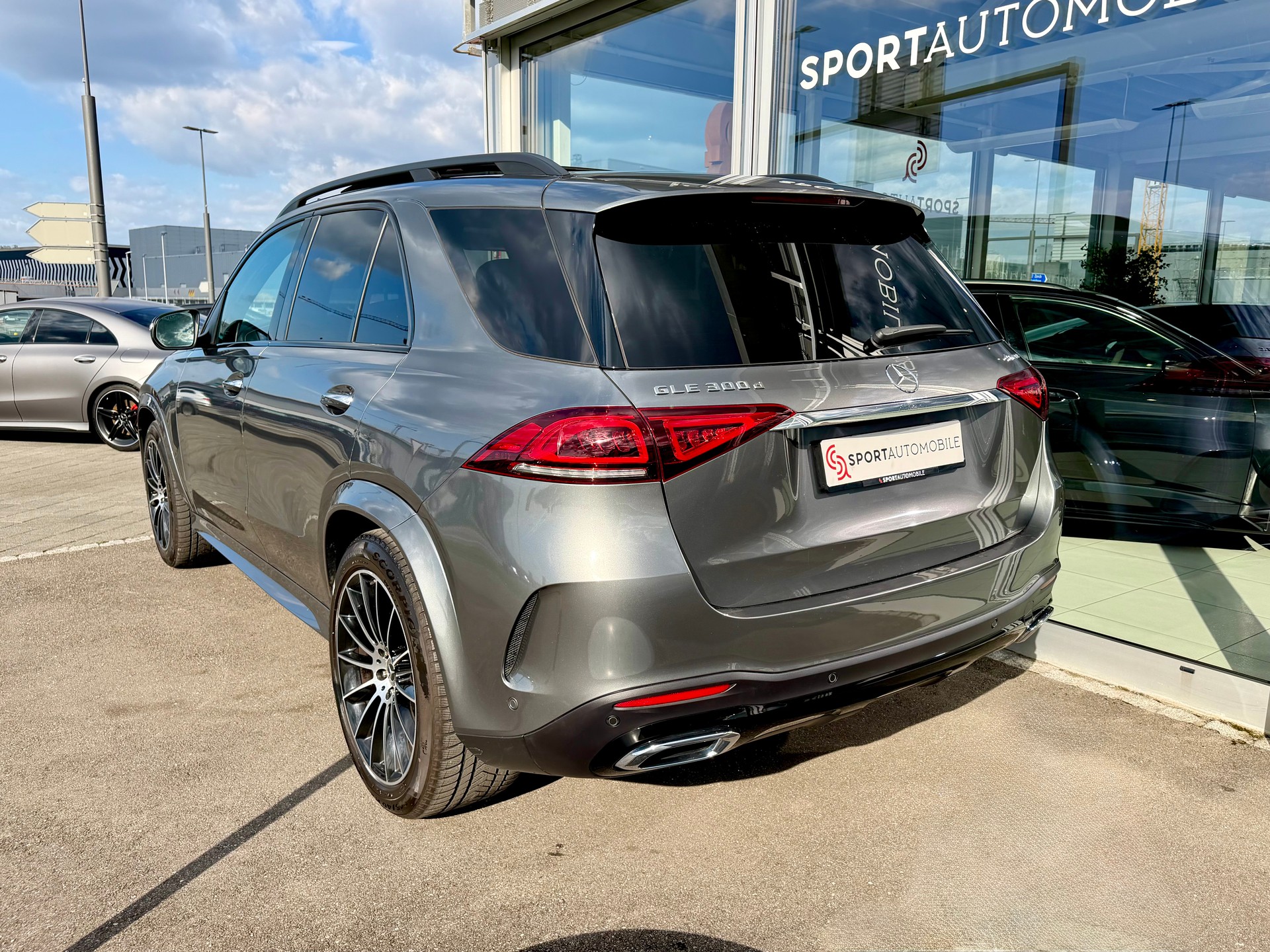 MERCEDES-BENZ GLE 300 d 4Matic AMG Line 9G-Tronic-image-8