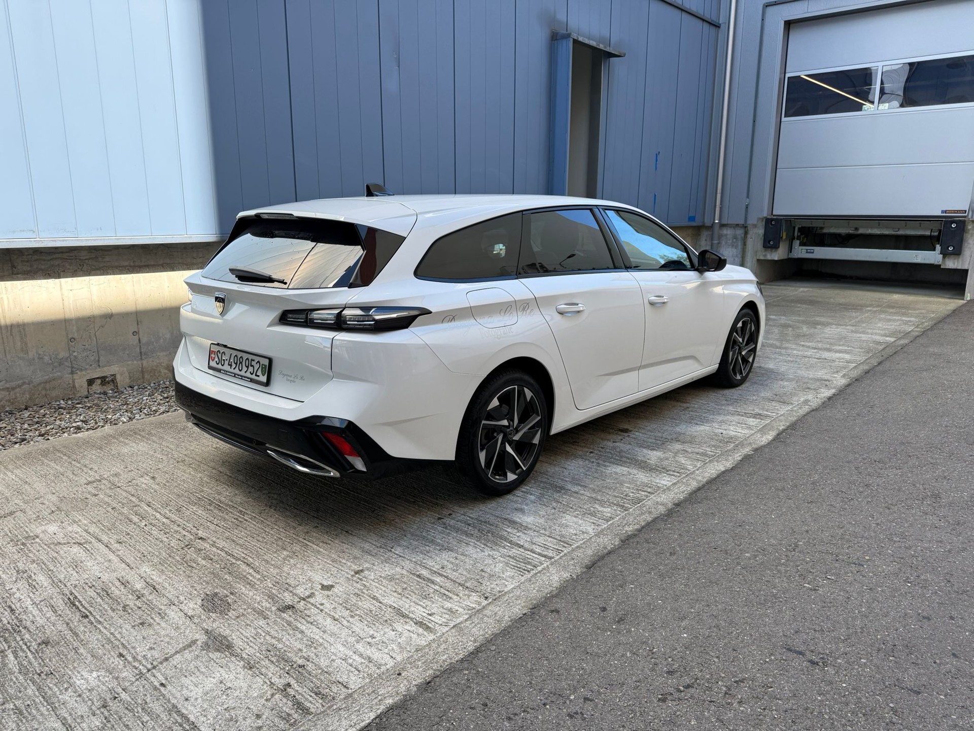 PEUGEOT 1.5 BlueHDi Allure Pack-image-4
