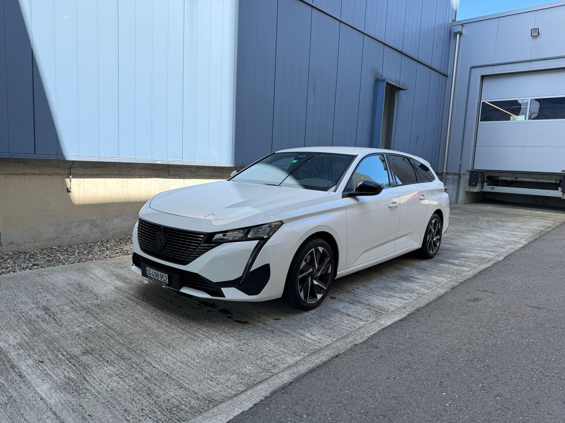 PEUGEOT 1.5 BlueHDi Allure Pack-image-1