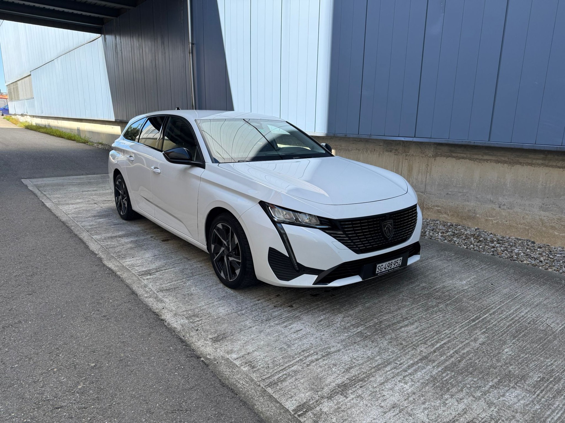 PEUGEOT 1.5 BlueHDi Allure Pack