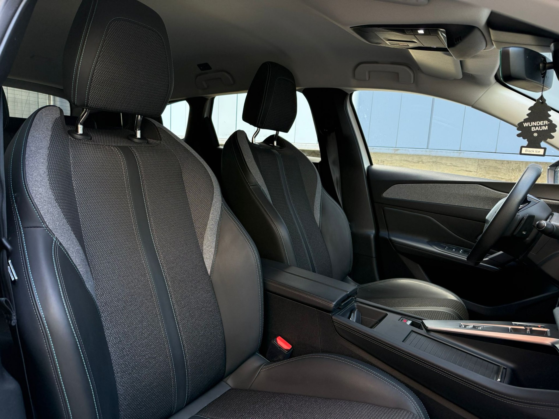 PEUGEOT 1.5 BlueHDi Allure Pack-image-8