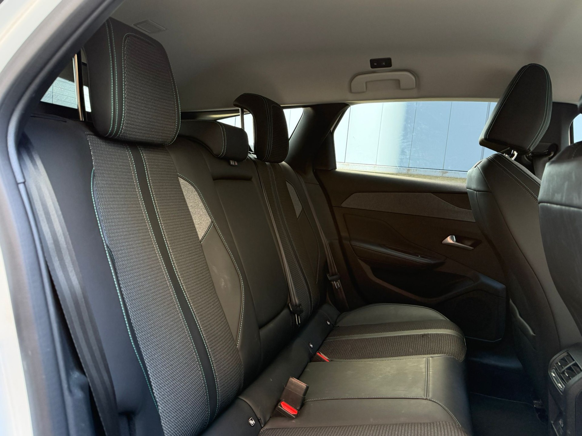 PEUGEOT 1.5 BlueHDi Allure Pack-image-9