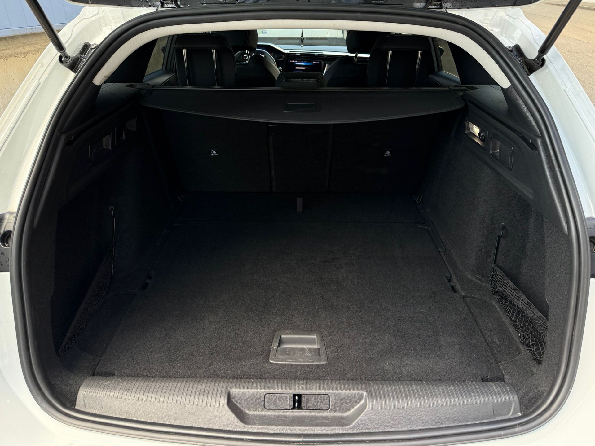 PEUGEOT 1.5 BlueHDi Allure Pack-image-10