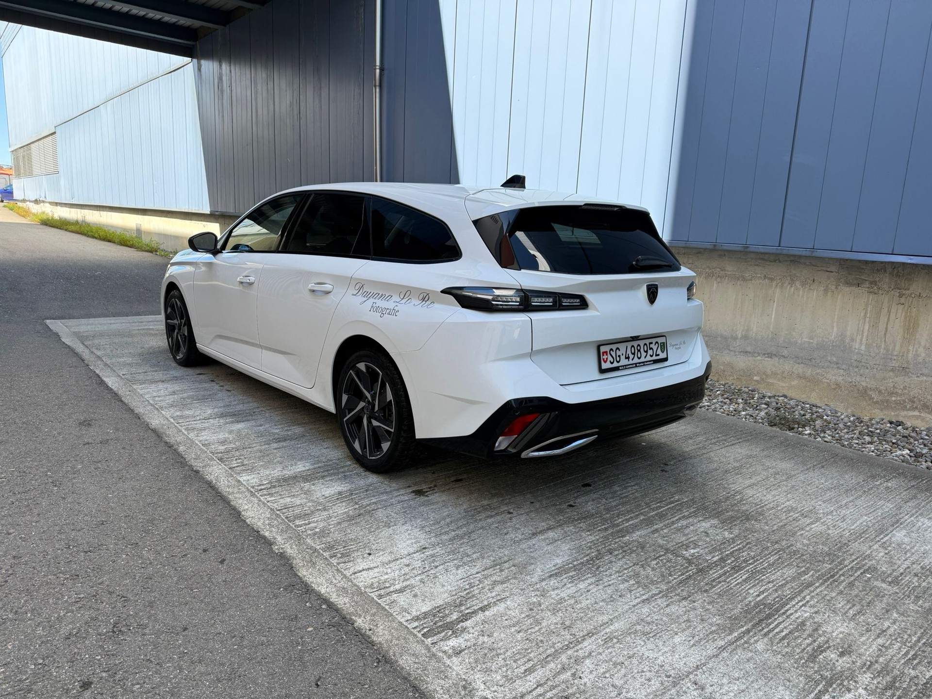PEUGEOT 1.5 BlueHDi Allure Pack-image-5