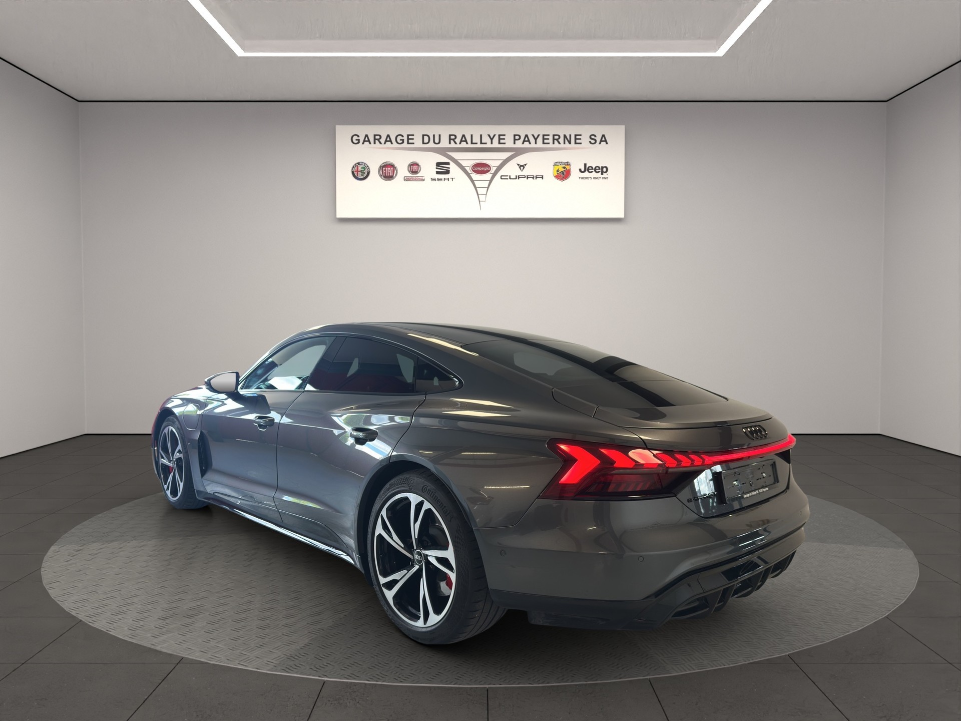 AUDI e-tron GT quattro-showroom-element-2