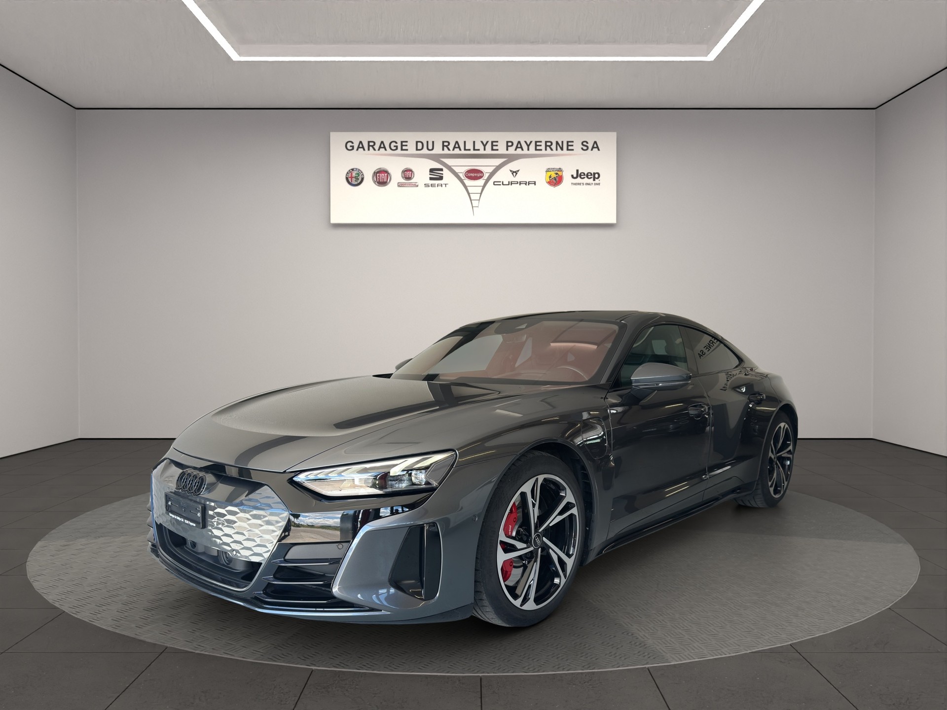 AUDI e-tron GT quattro-showroom-element-1