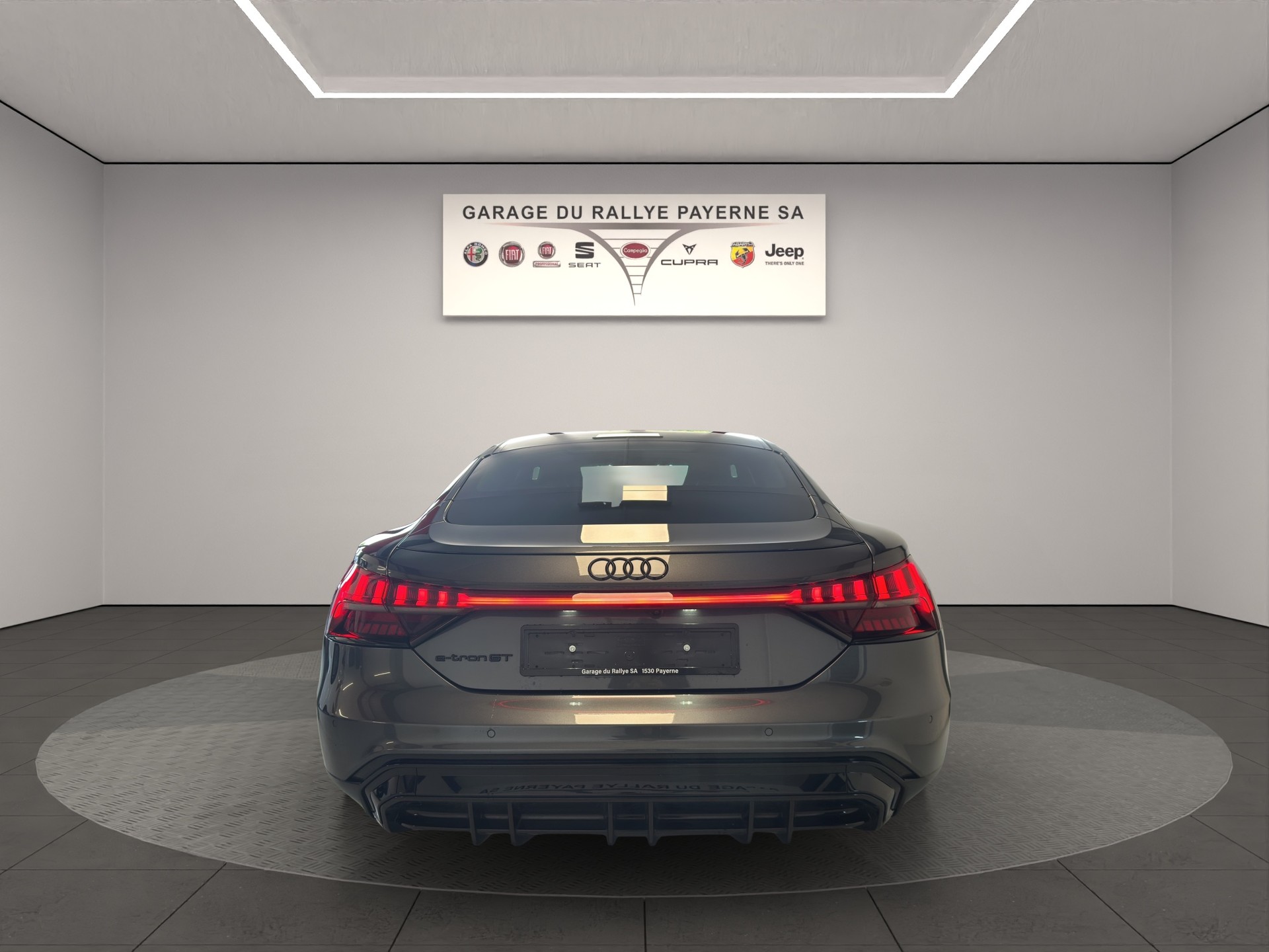 AUDI e-tron GT quattro-showroom-element-3