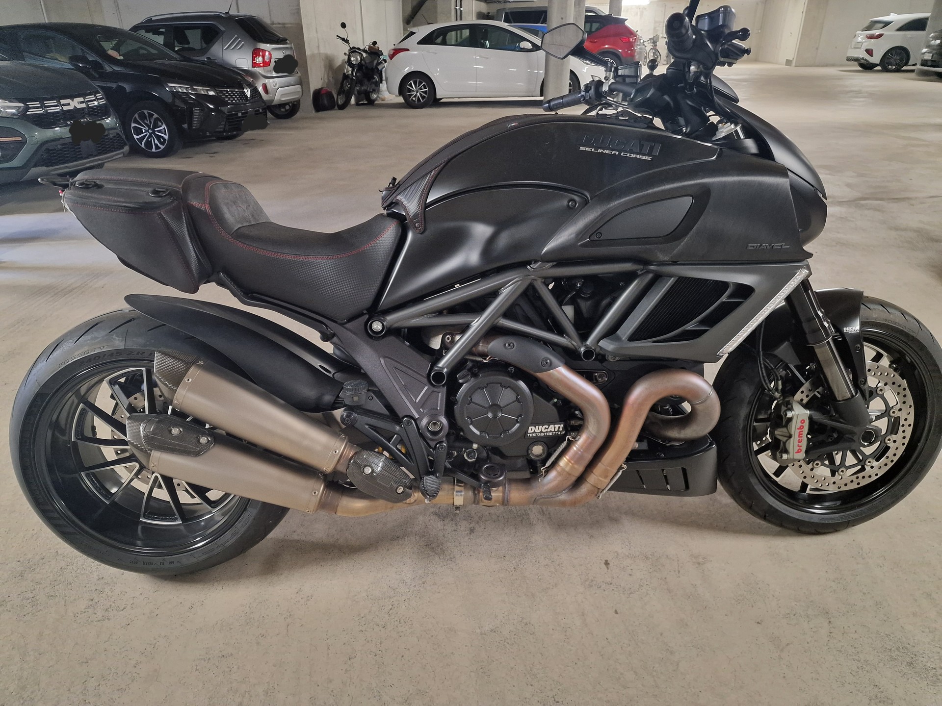 DUCATI Diavel 1200 Dark-image-1
