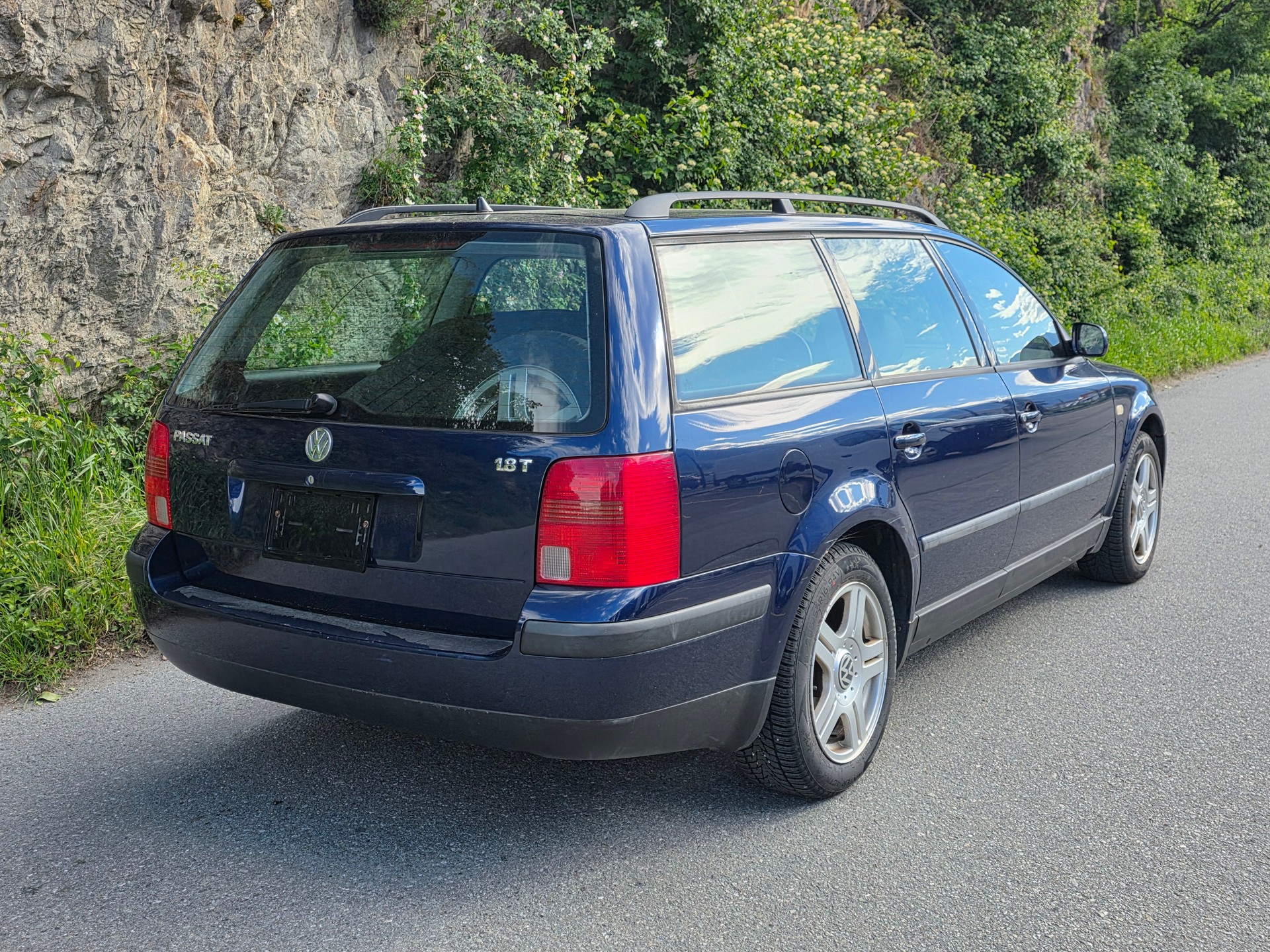 VW Passat Variant 1.8 T Highline-image-3