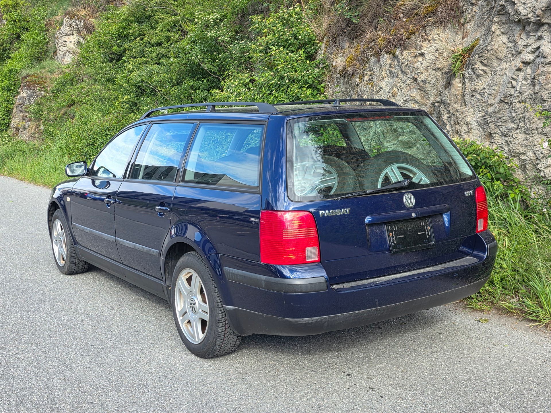 VW Passat Variant 1.8 T Highline-image-2