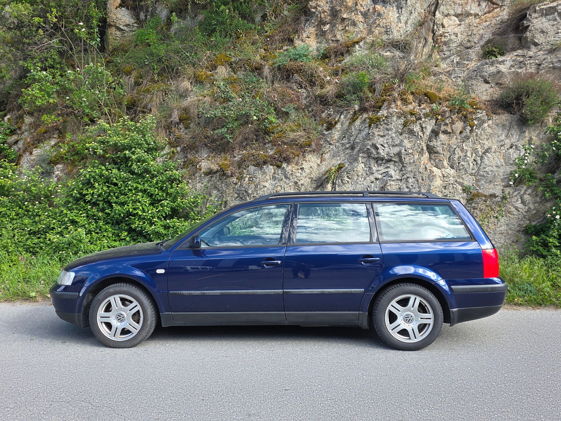 VW Passat Variant 1.8 T Highline-image-1