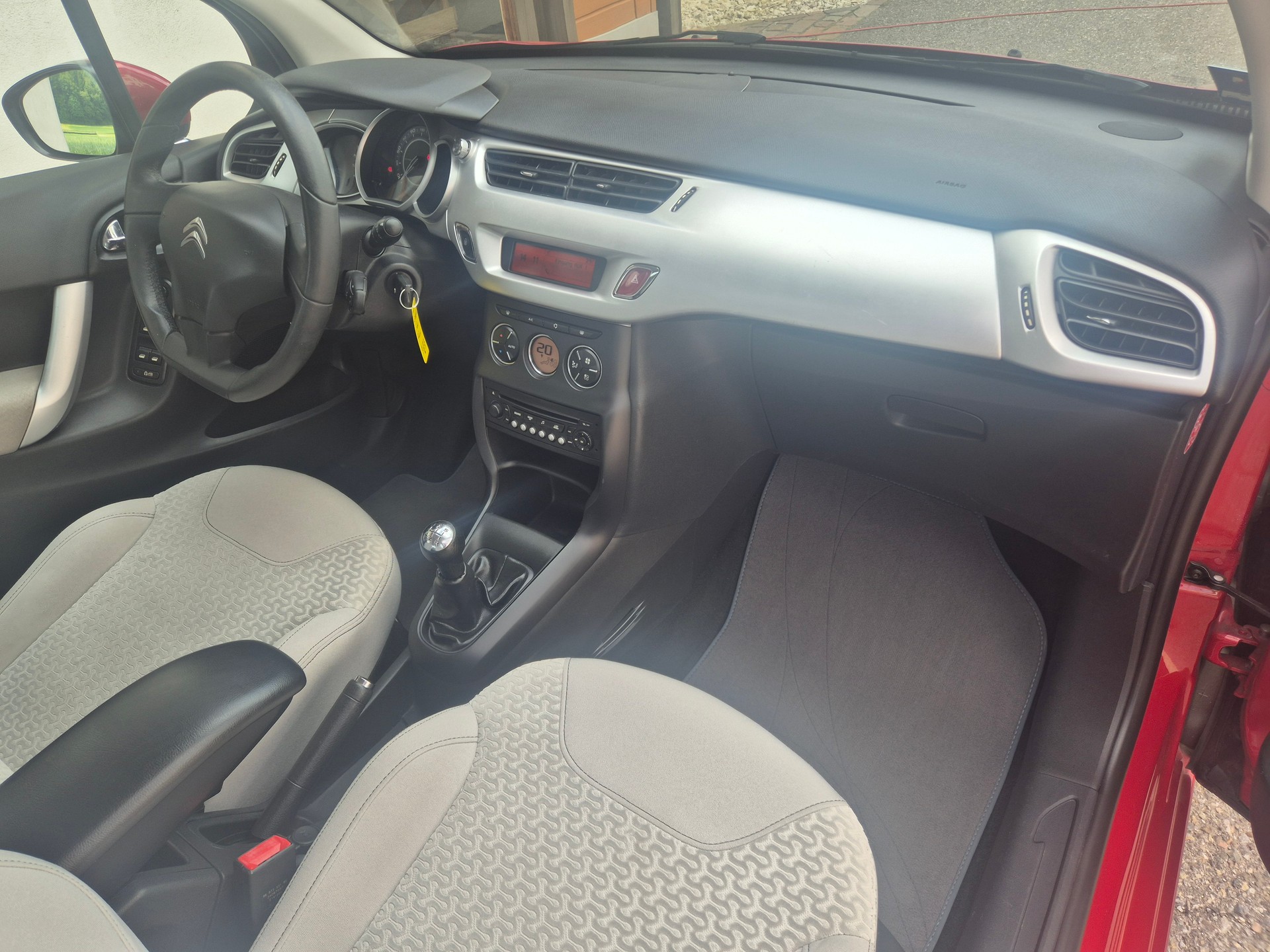 CITROEN C3 1.4i 16V Exclusive-image-19