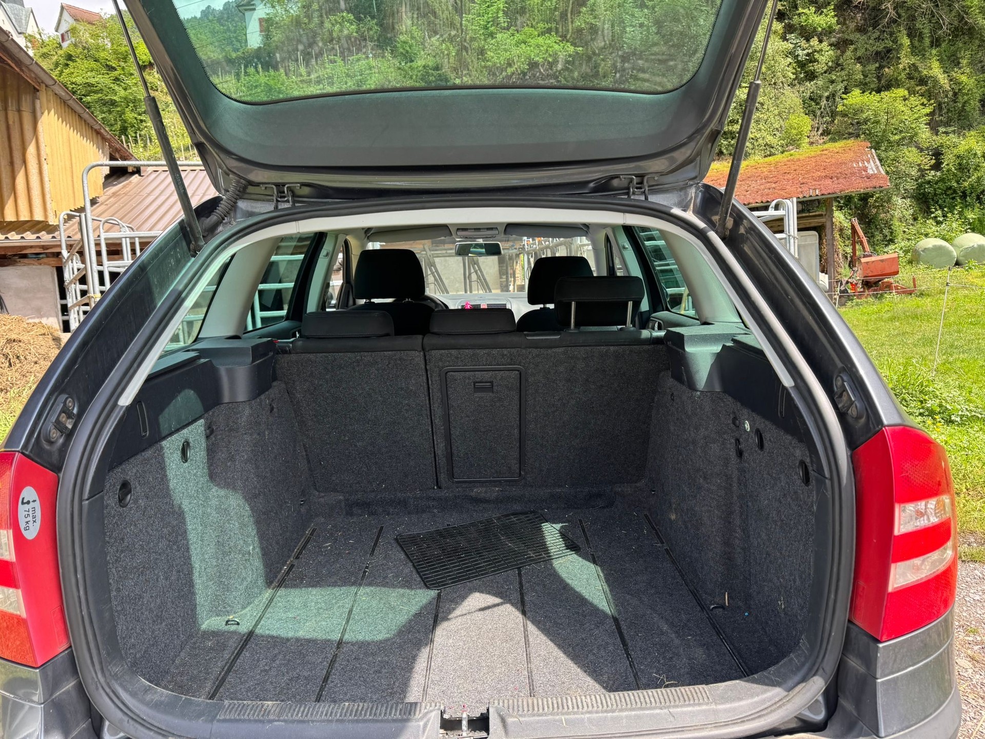 SKODA Octavia 1.9 TDI Adventure 4x4-image-4