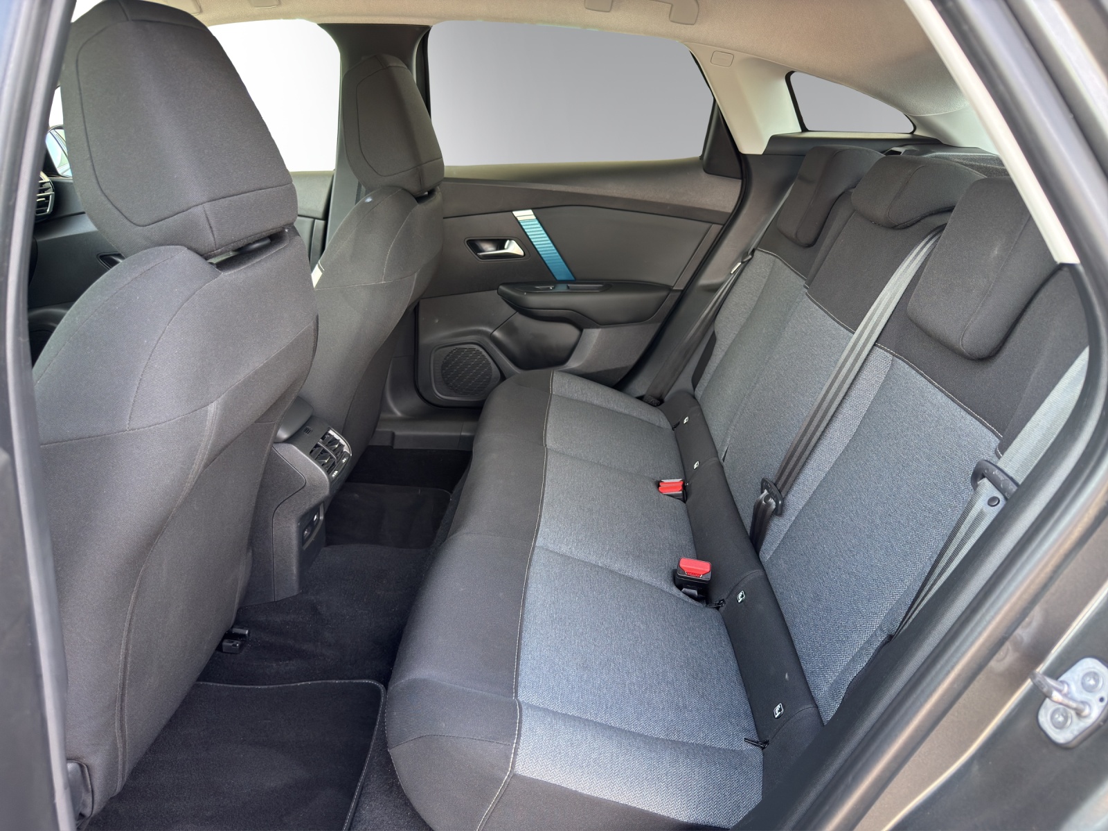 CITROEN C4 Electric Swiss Ed.-image-9