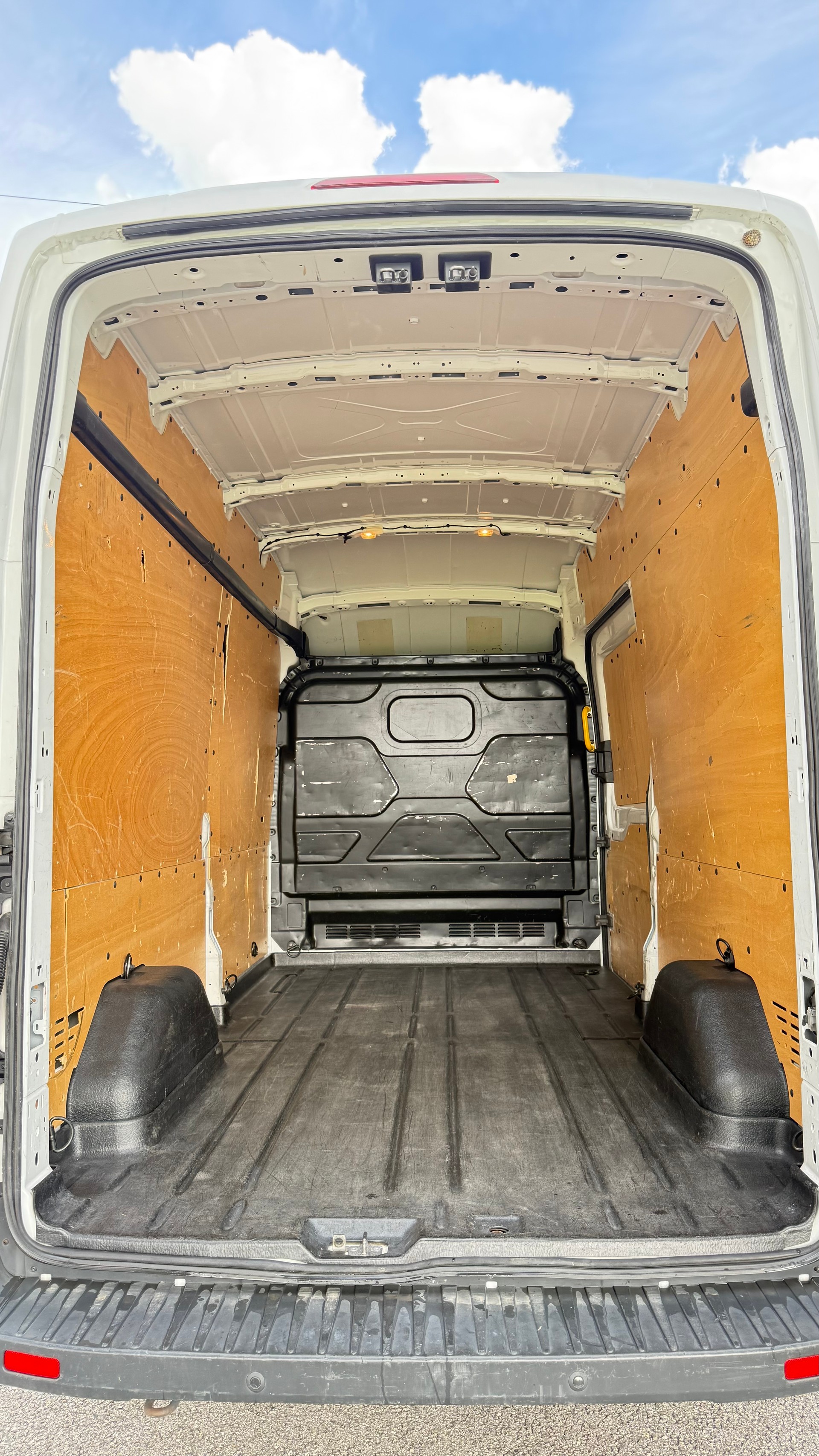 FORD Transit 2.2Diesel Van 330 L2H3 Trend FWD-image-4