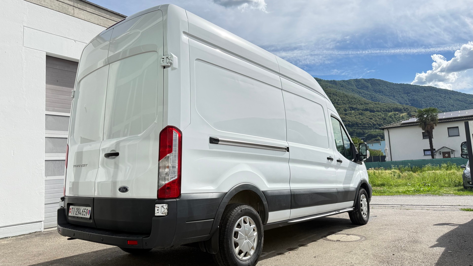 FORD Transit 2.2Diesel Van 330 L2H3 Trend FWD-image-2