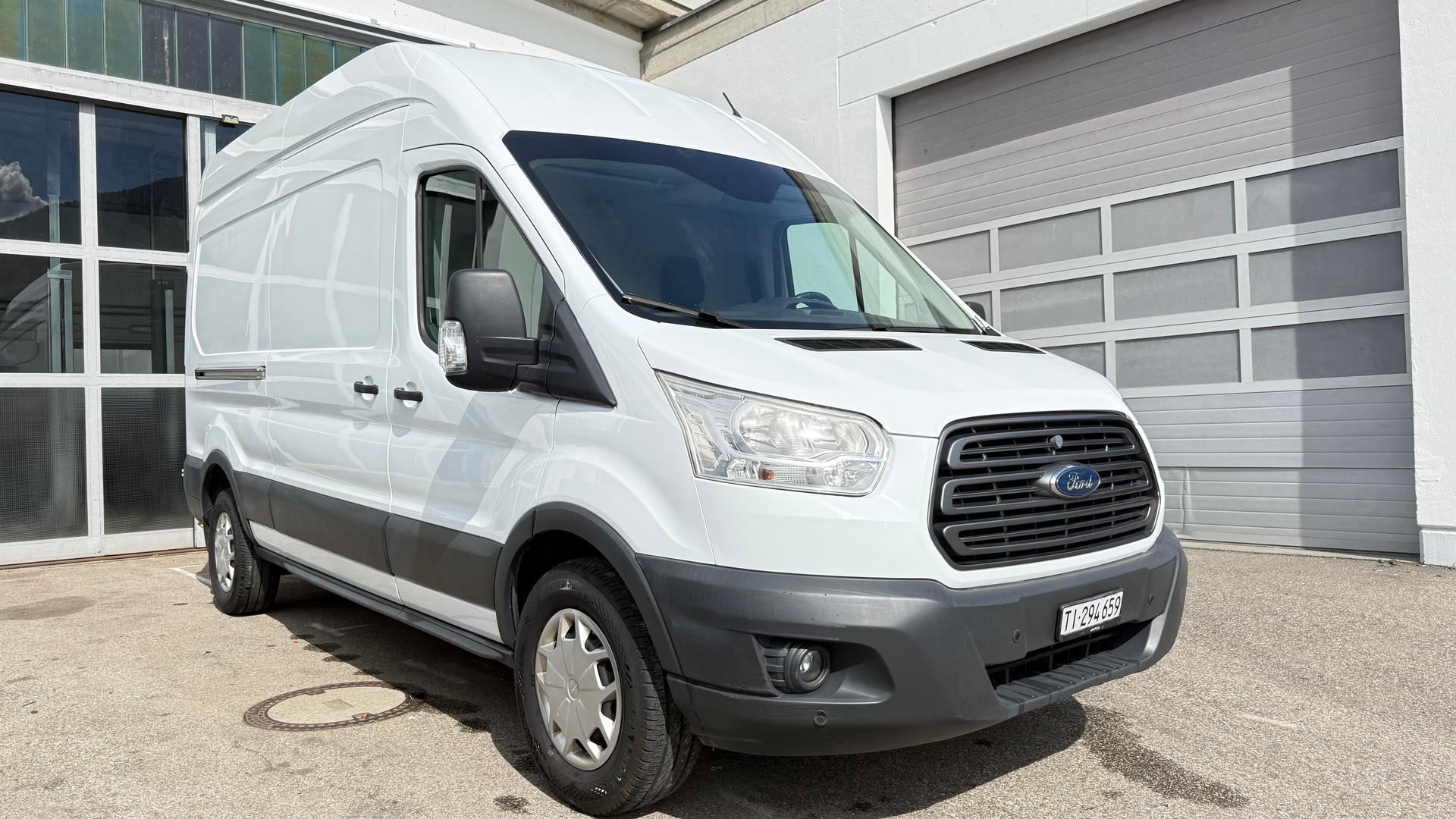 FORD Transit 2.2Diesel Van 330 L2H3 Trend FWD-image-1